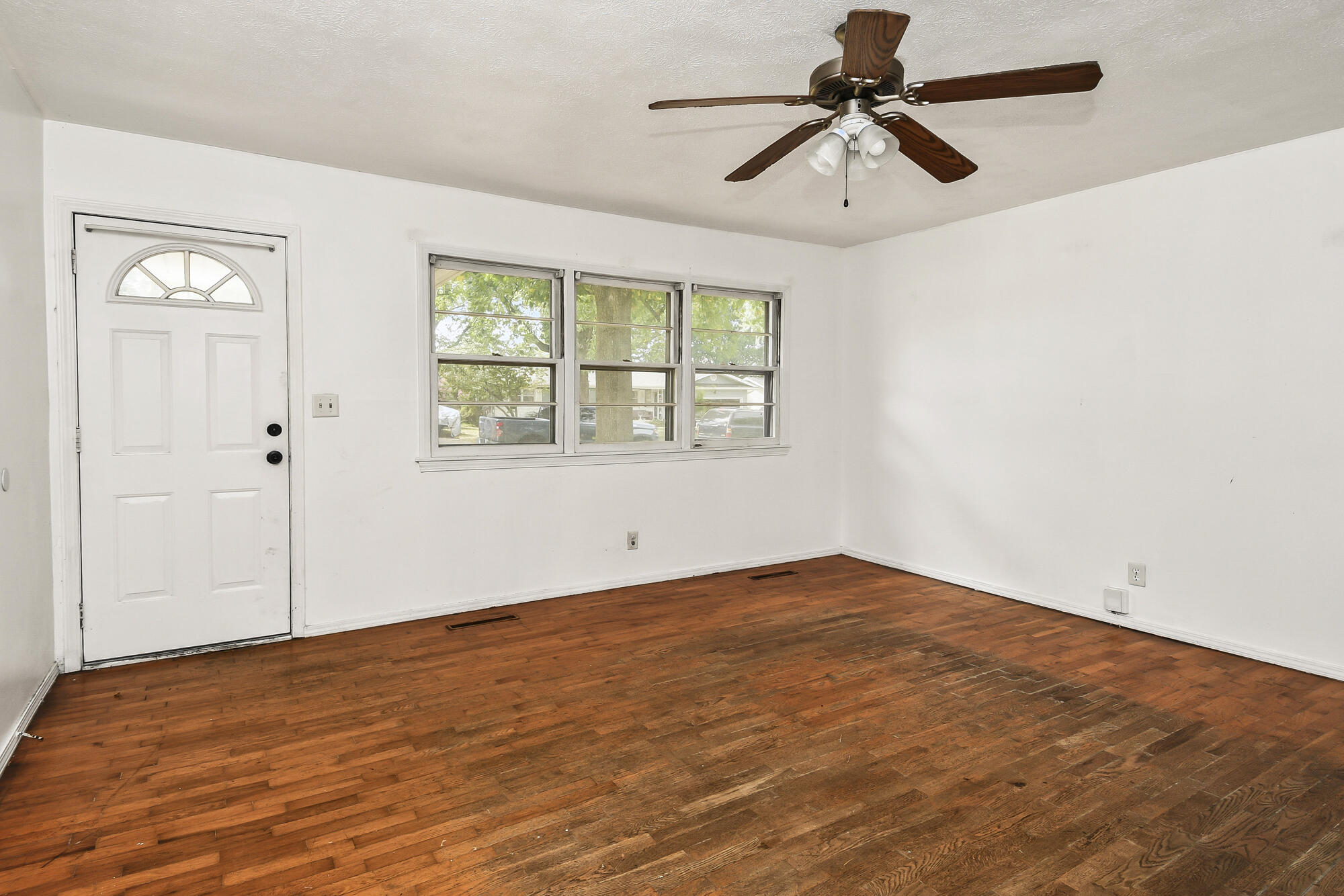 1317 East Cambridge Street Property Photo 8