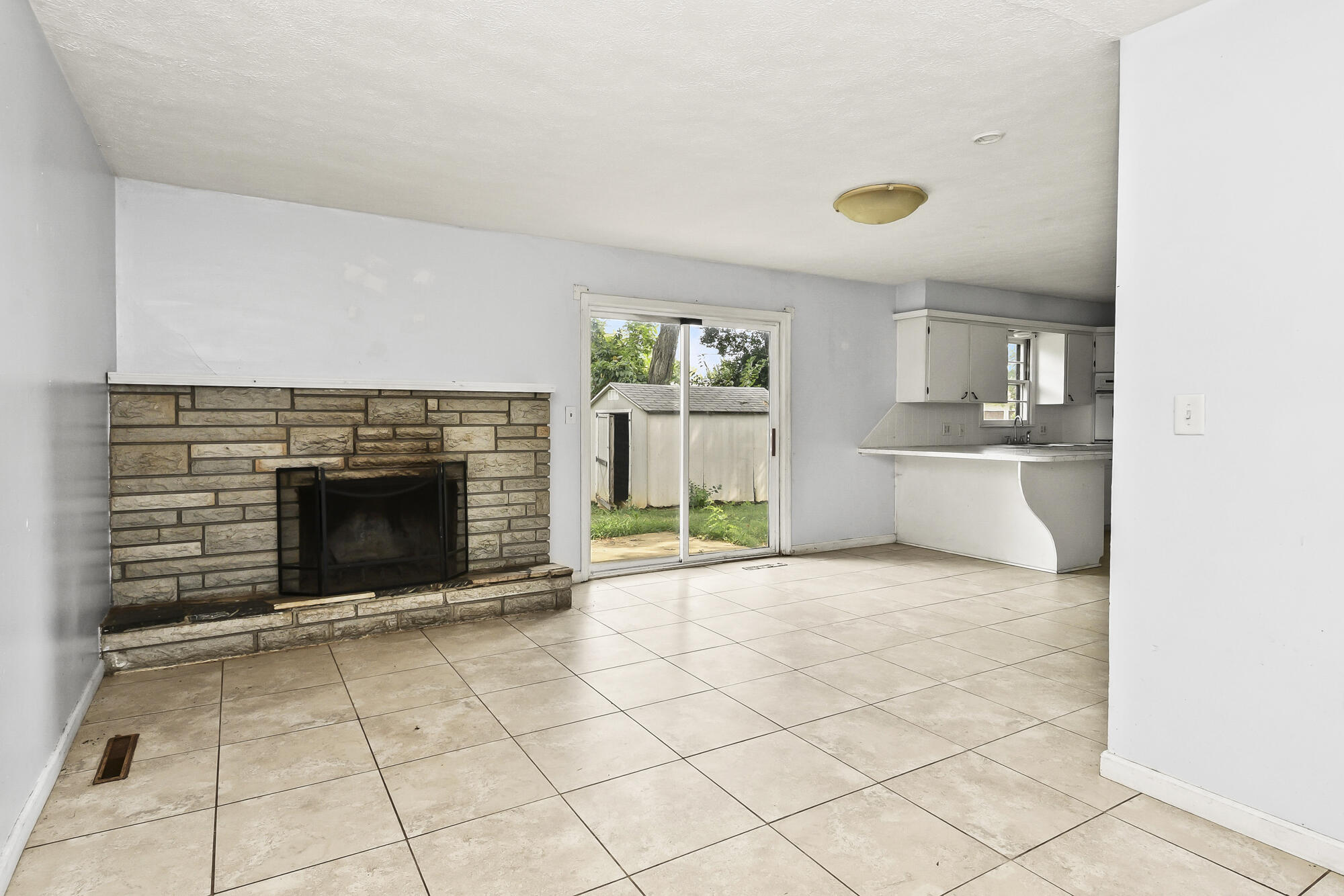 1317 East Cambridge Street Property Photo 9