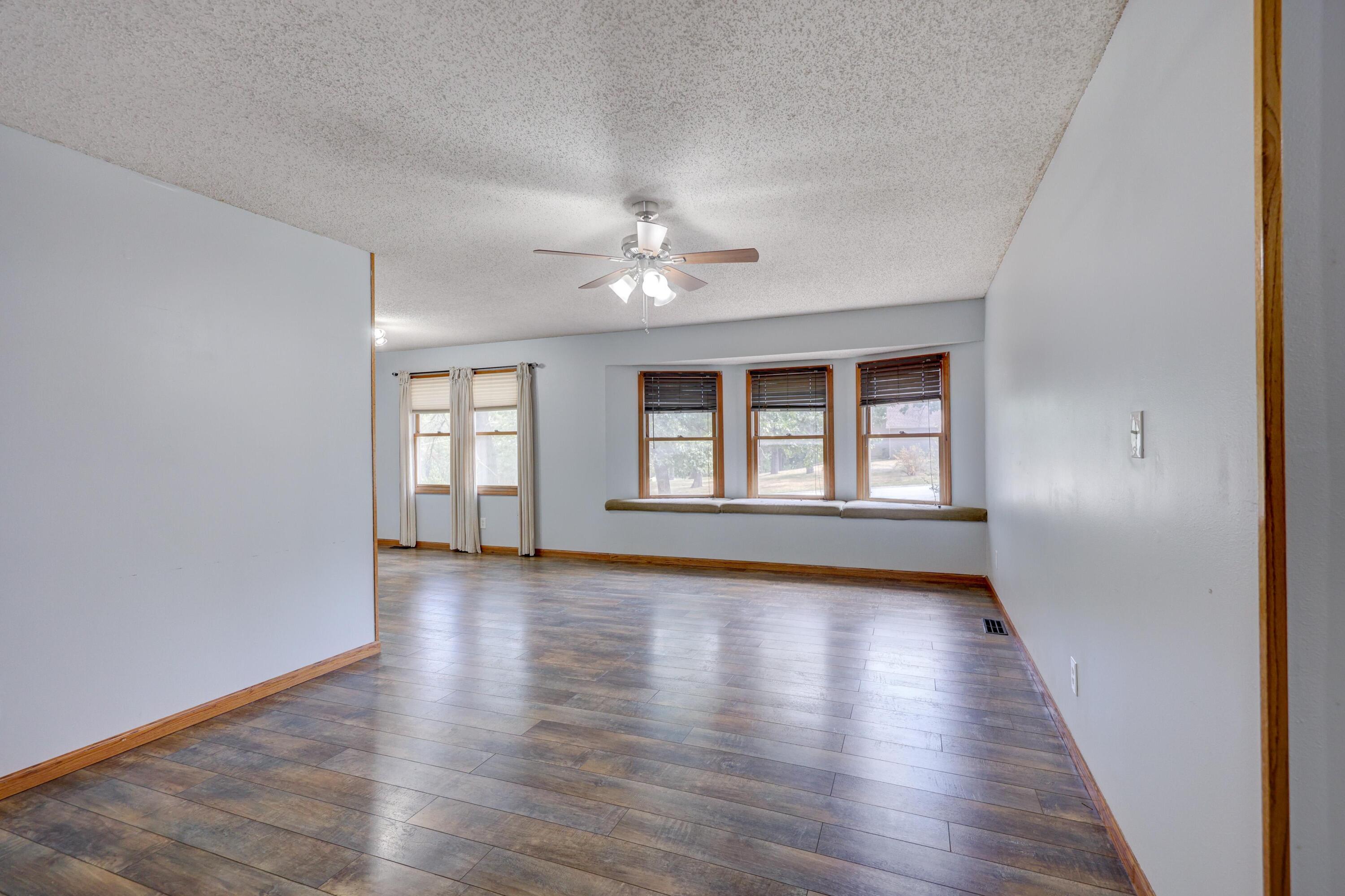 1701 Hickory Hills Drive Property Photo 5