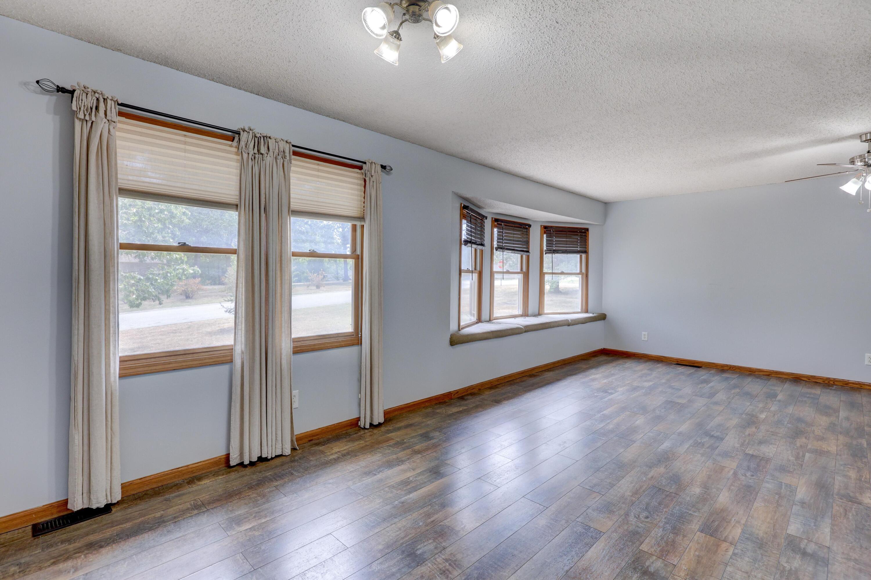 1701 Hickory Hills Drive Property Photo 8