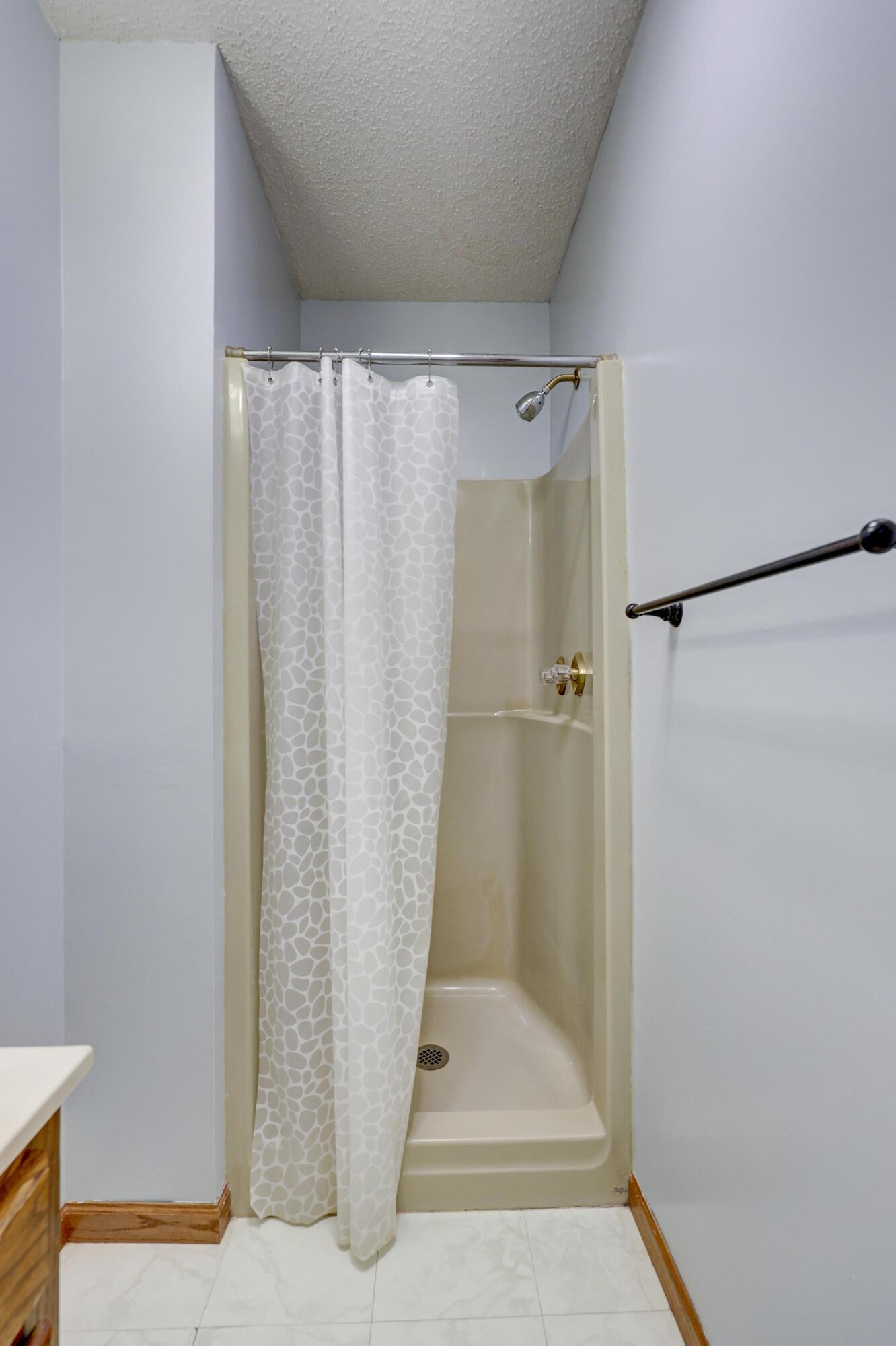 1701 Hickory Hills Drive Property Photo 17