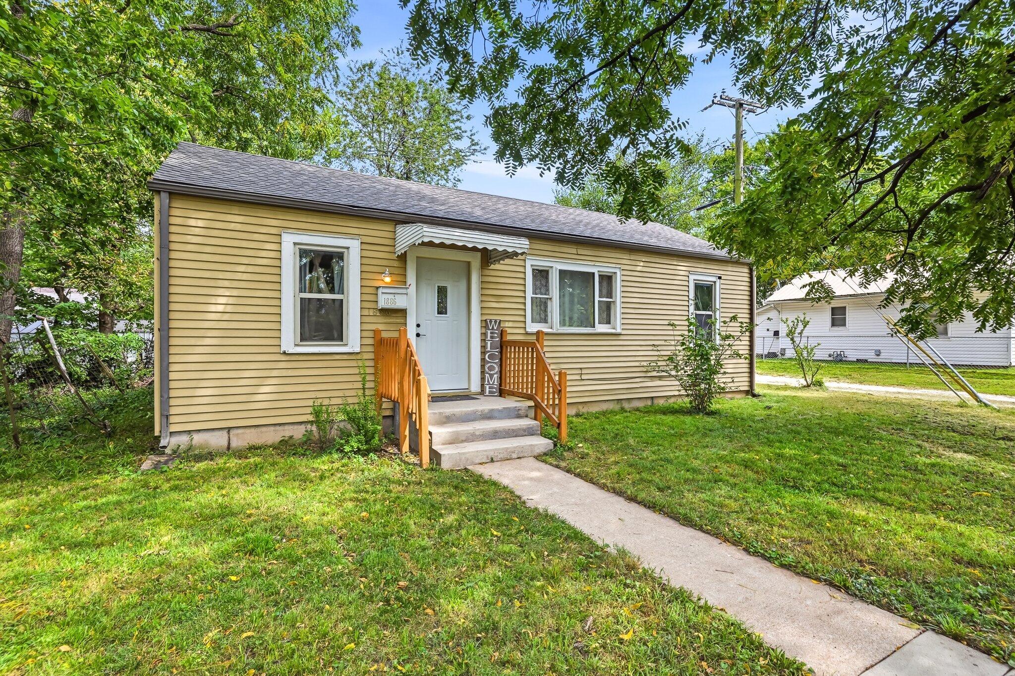 1886 North Fort Avenue Property Photo 1