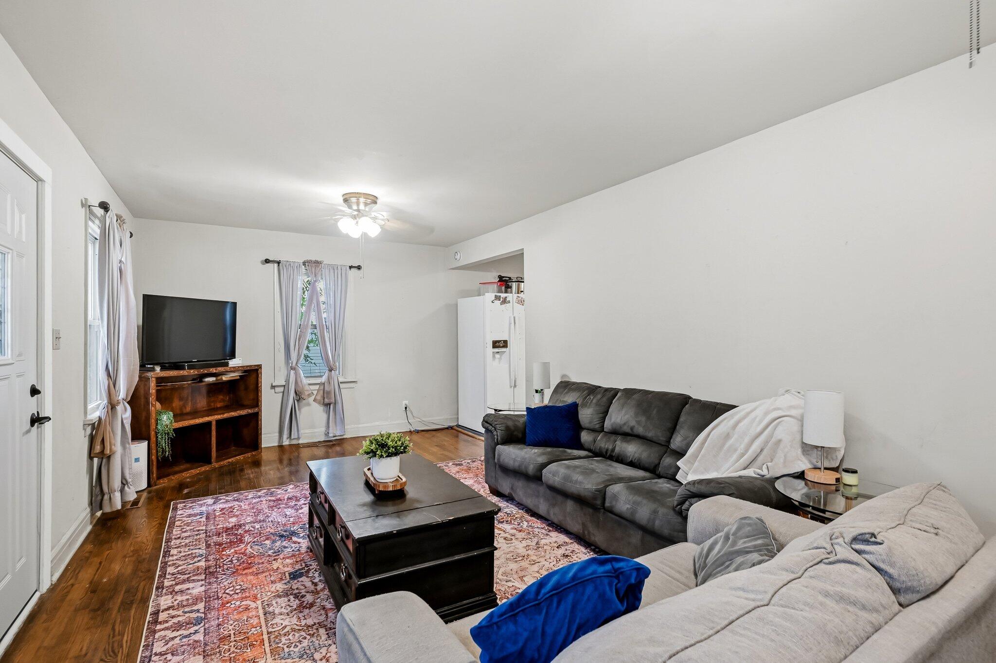 1886 North Fort Avenue Property Photo 4