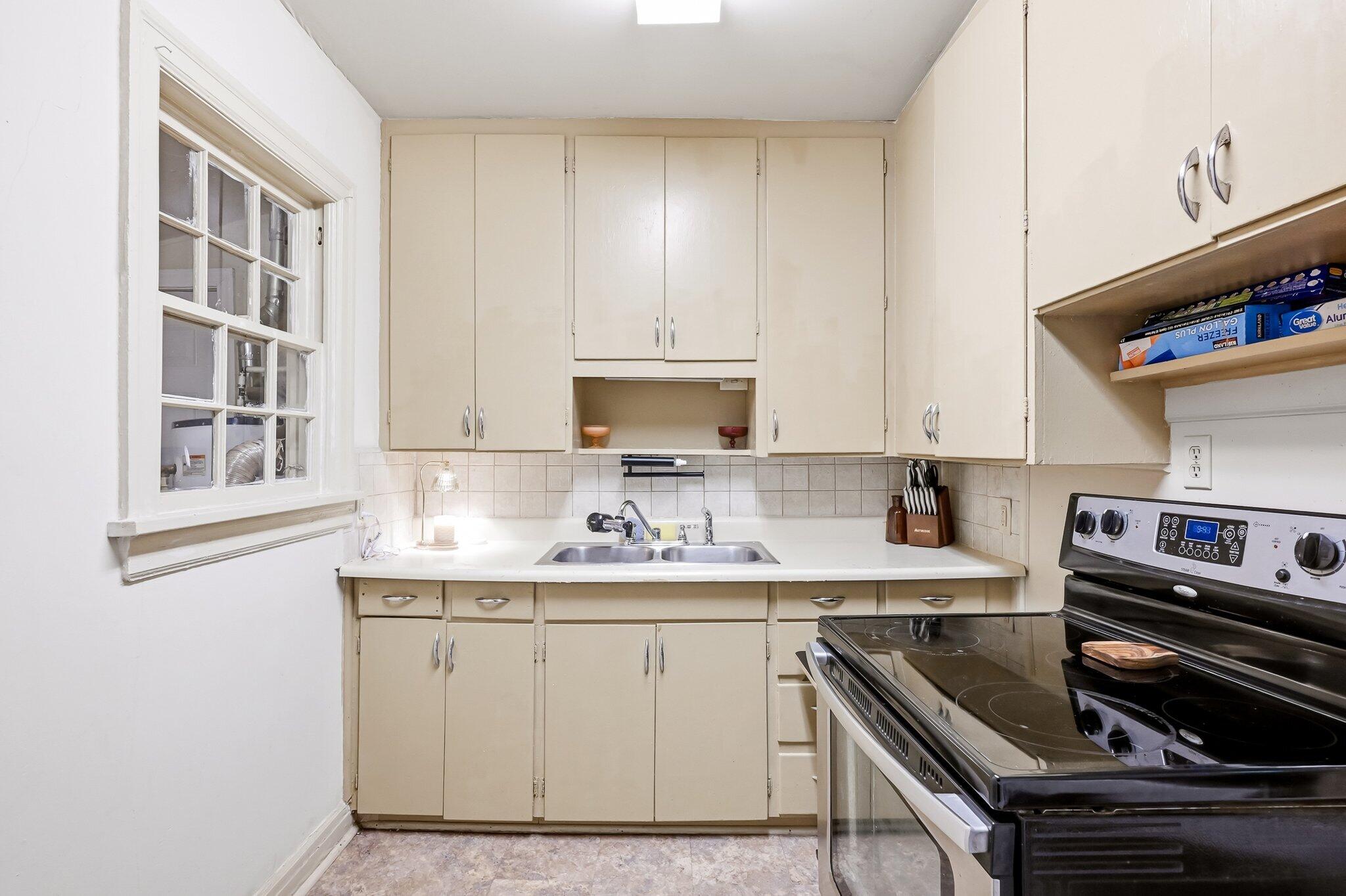1886 North Fort Avenue Property Photo 6