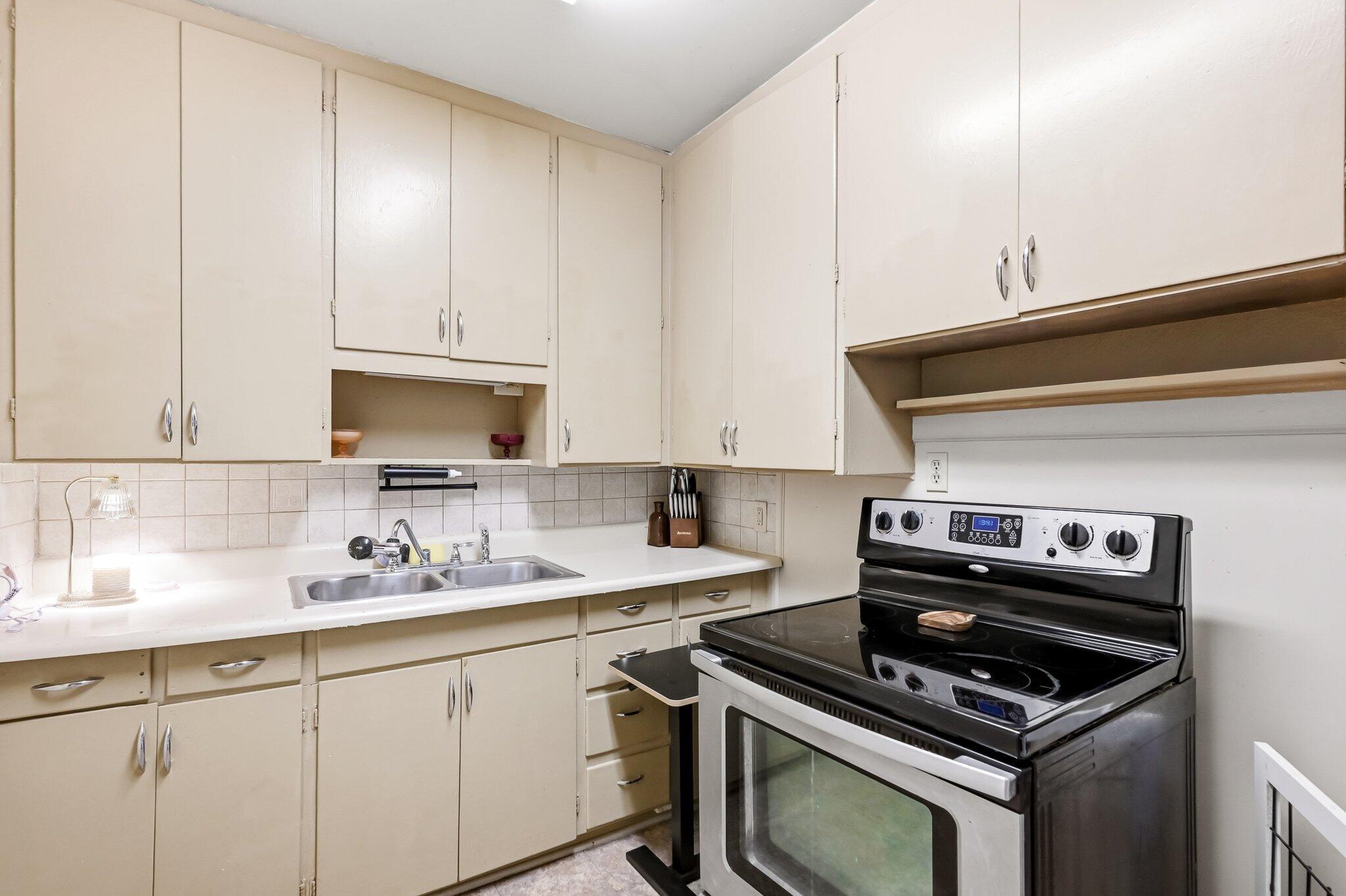 1886 North Fort Avenue Property Photo 7