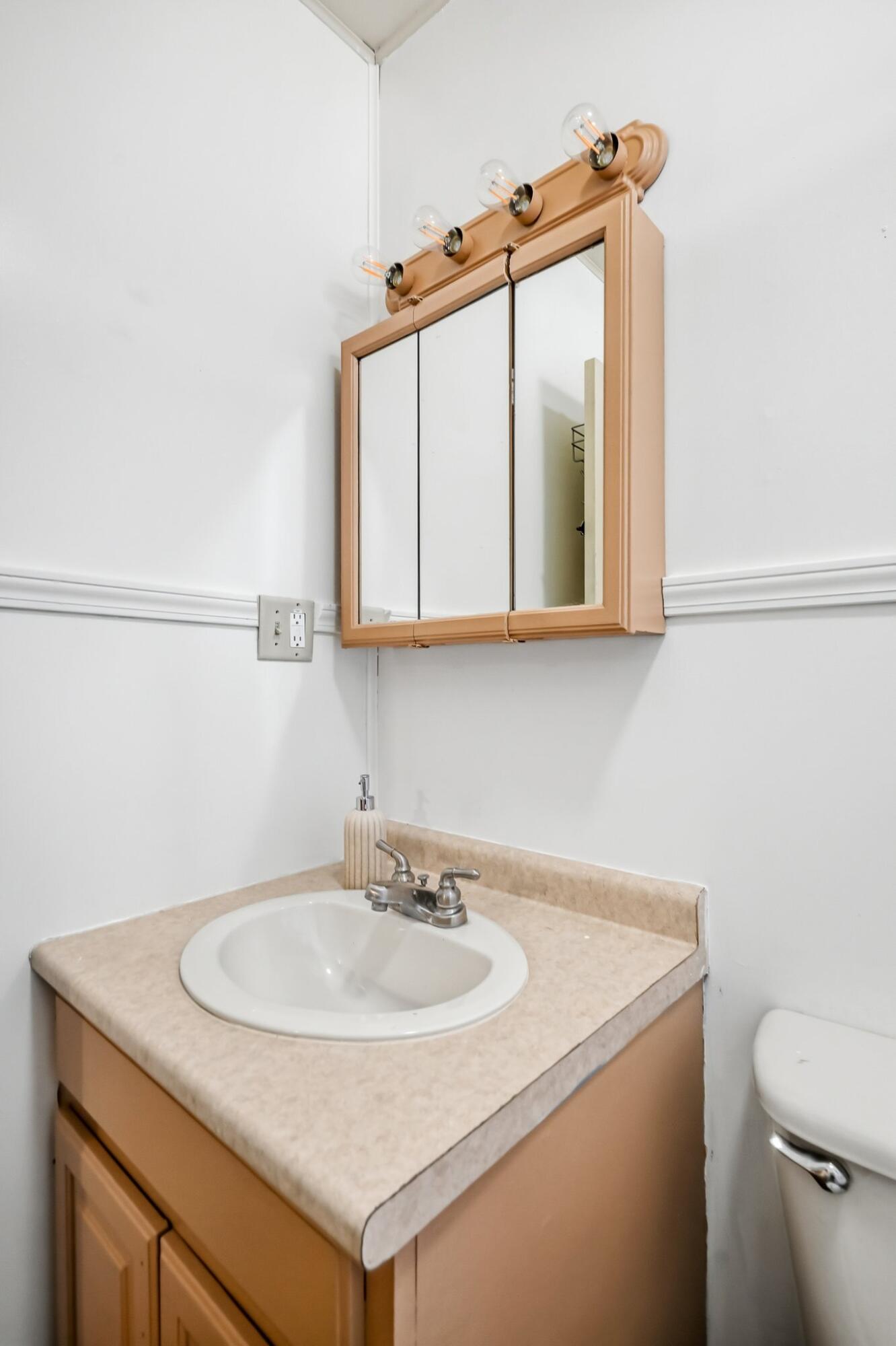 1886 North Fort Avenue Property Photo 9