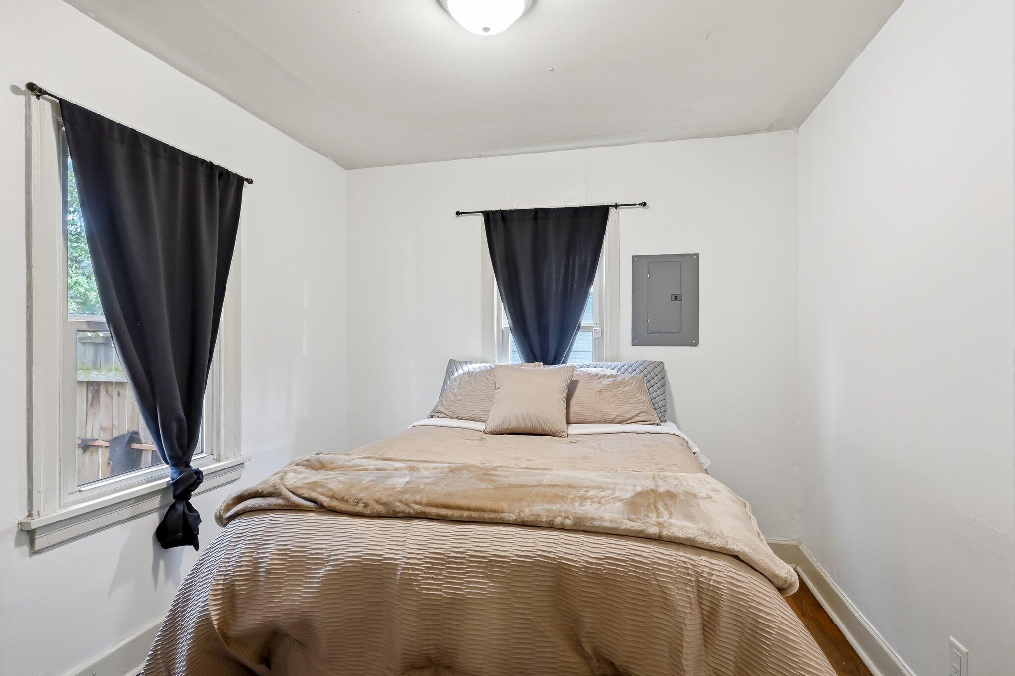 1886 North Fort Avenue Property Photo 11