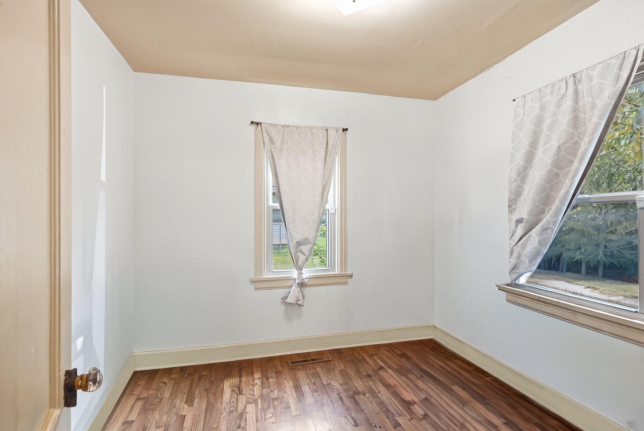 1886 North Fort Avenue Property Photo 13