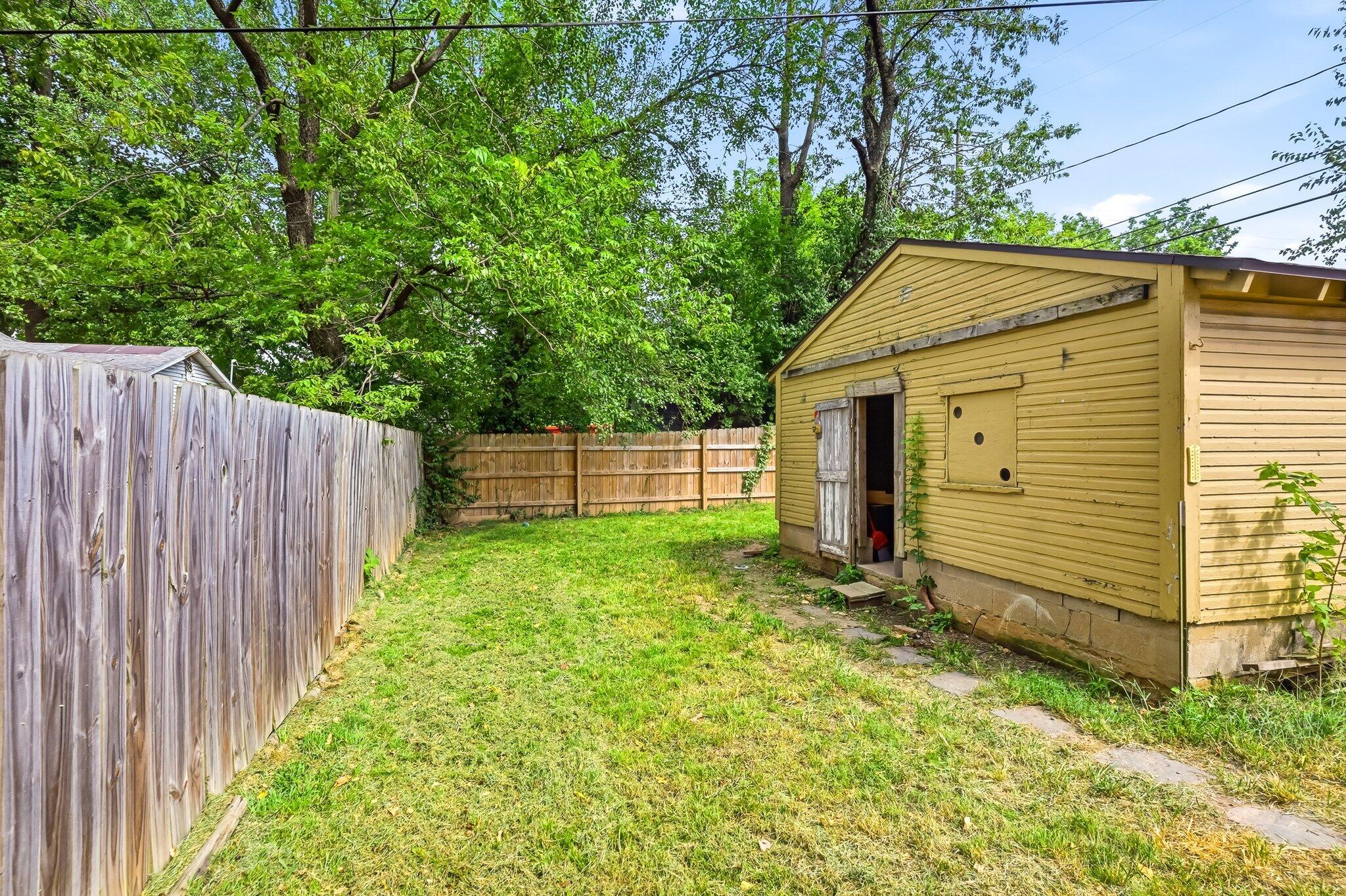 1886 North Fort Avenue Property Photo 15