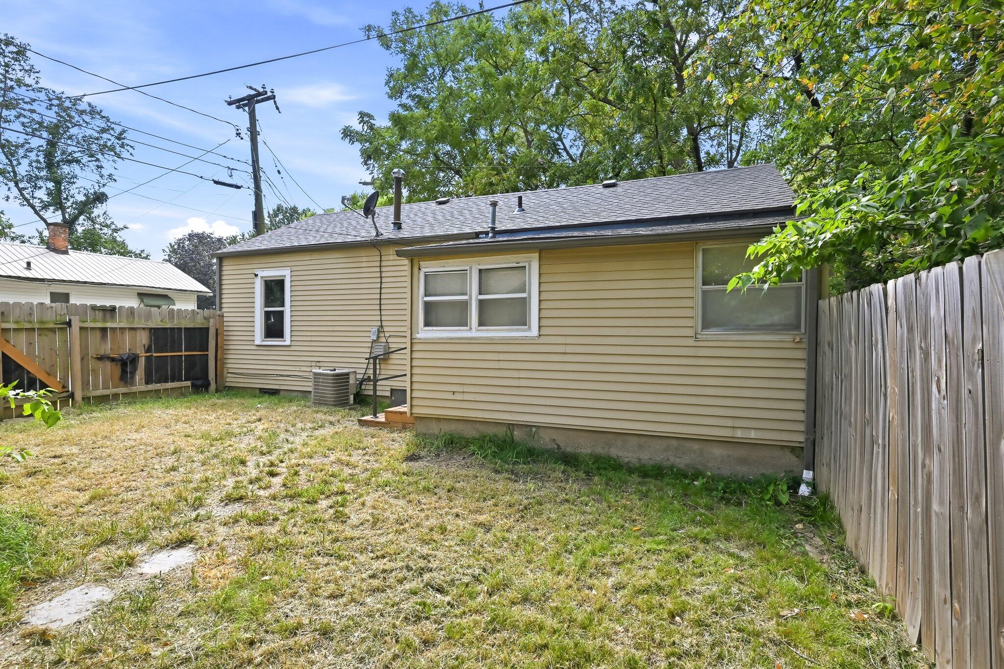 1886 North Fort Avenue Property Photo 17