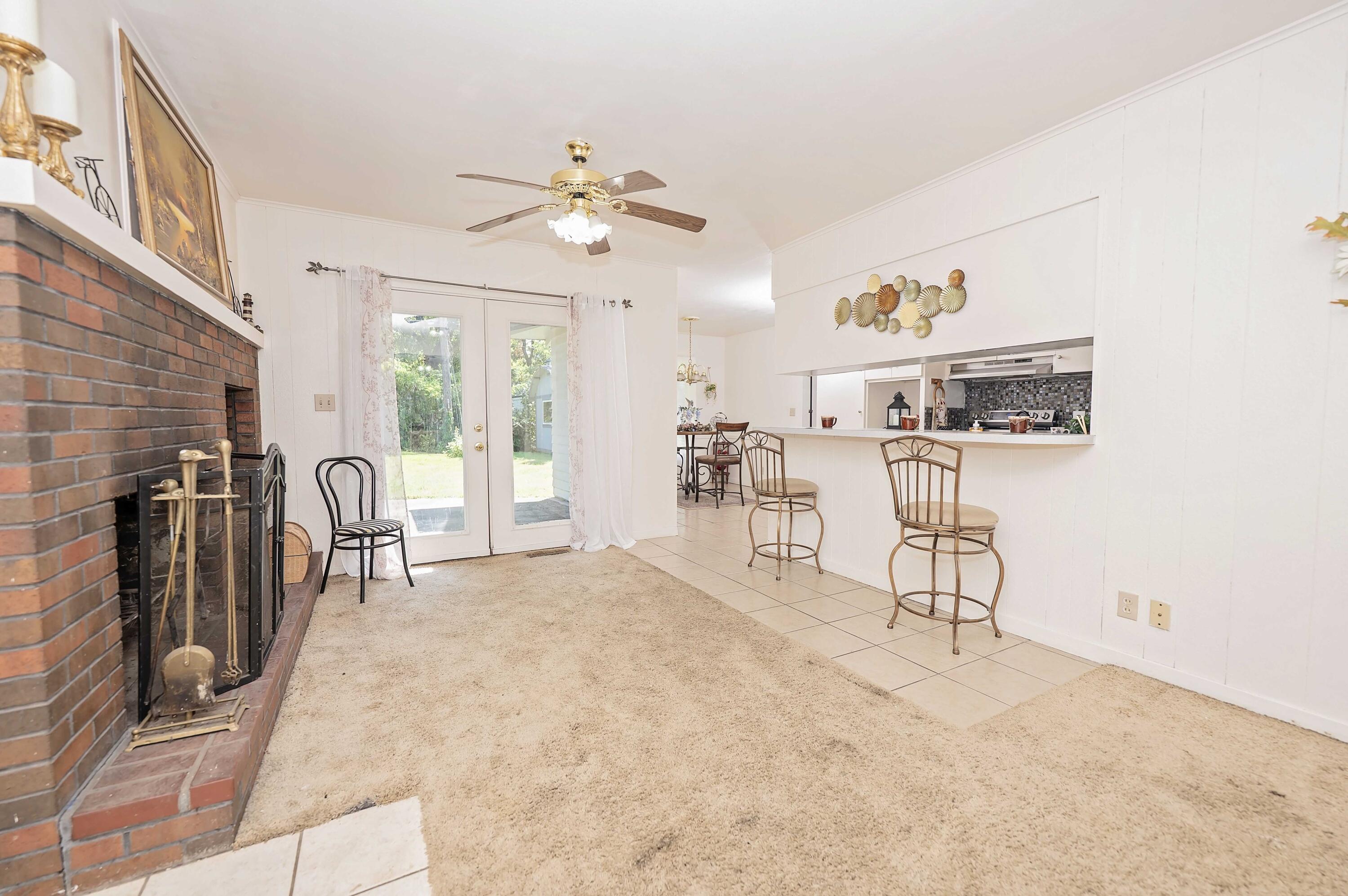 2516 South Weaver Avenue Property Photo 7
