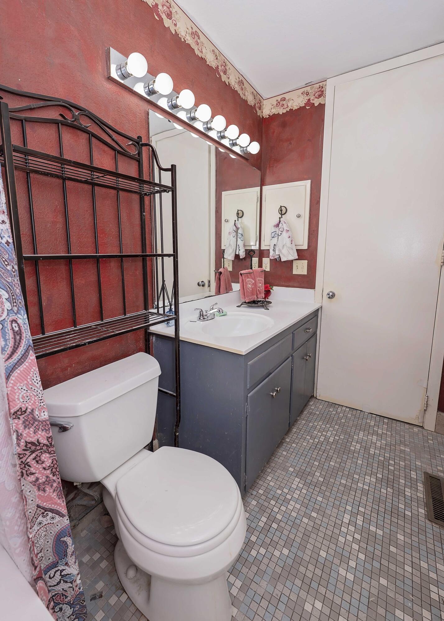 2516 South Weaver Avenue Property Photo 26