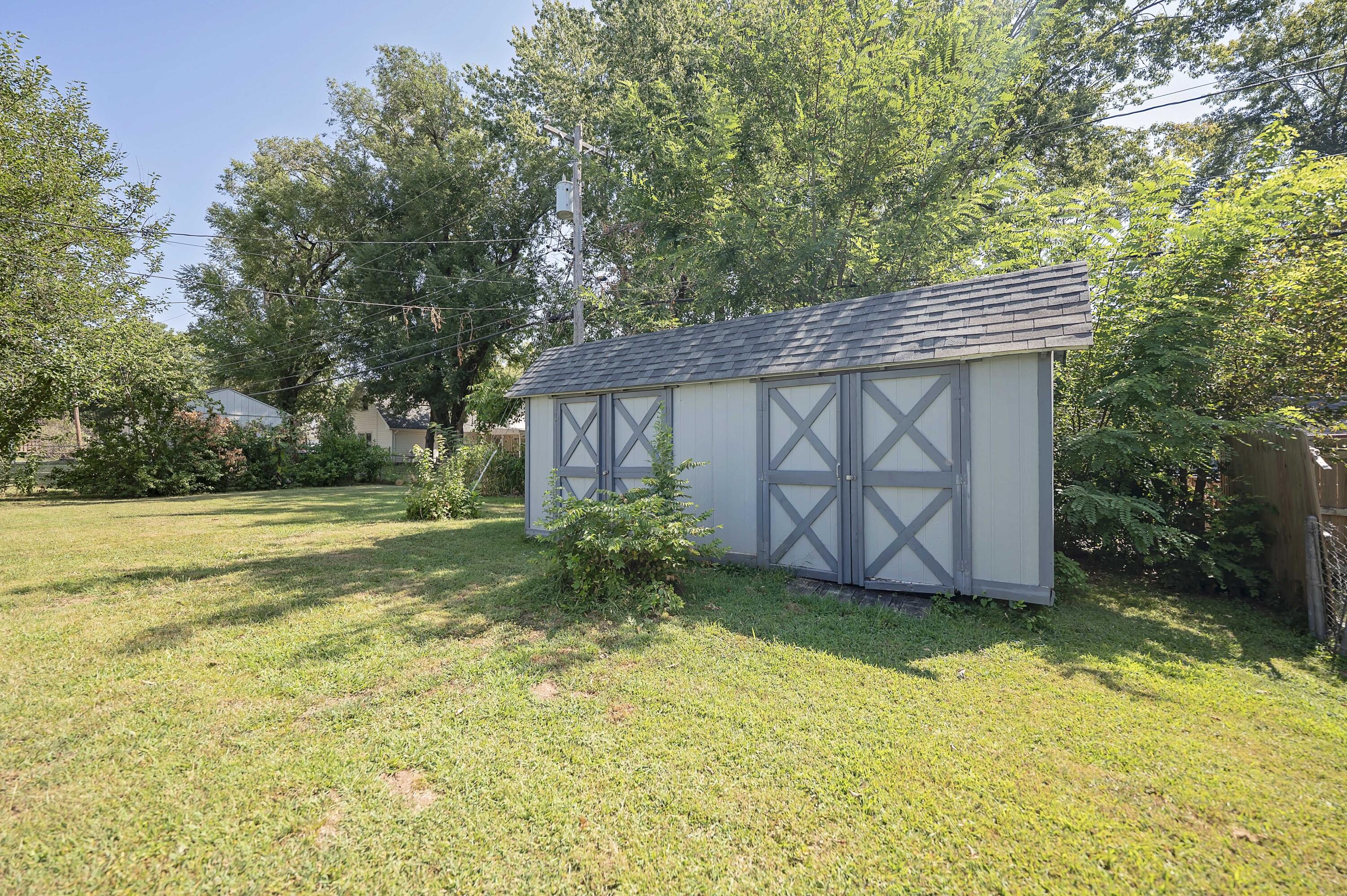 2516 South Weaver Avenue Property Photo 29