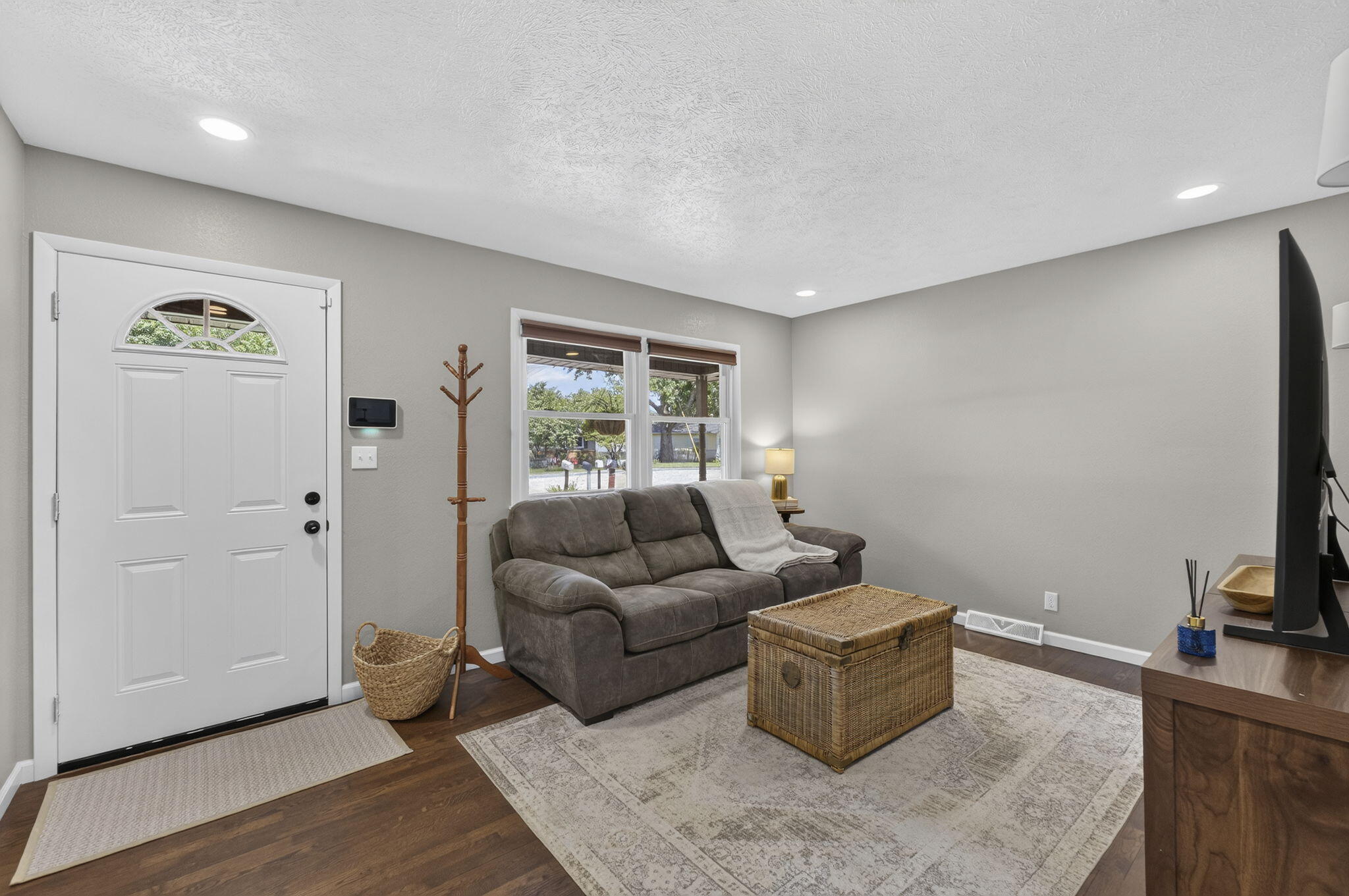 1112 East Mcclernon Street Property Photo 4