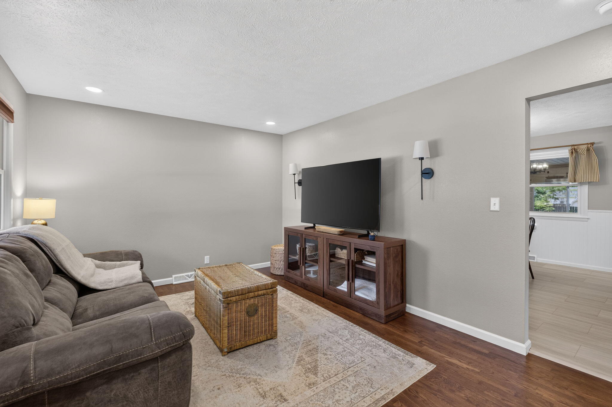 1112 East Mcclernon Street Property Photo 5
