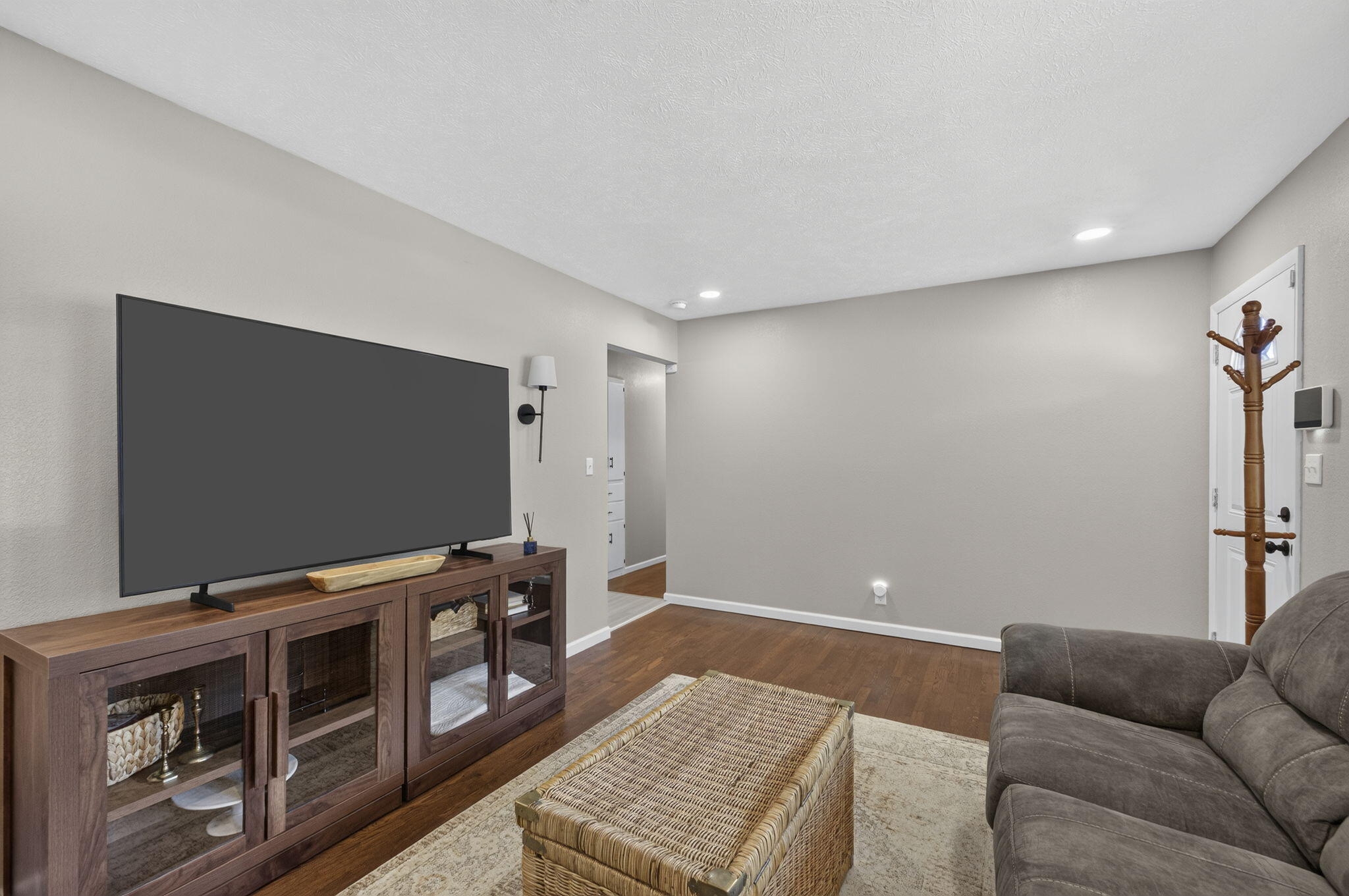 1112 East Mcclernon Street Property Photo 6