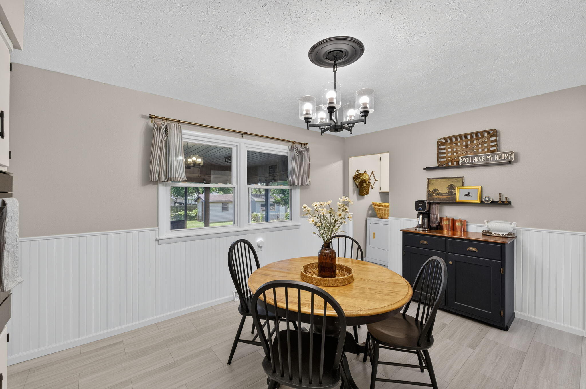 1112 East Mcclernon Street Property Photo 10