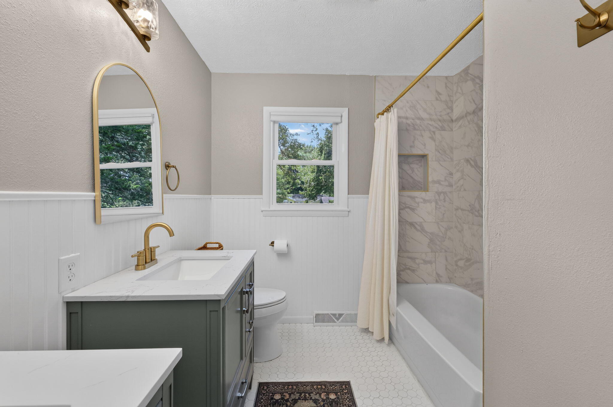 1112 East Mcclernon Street Property Photo 13