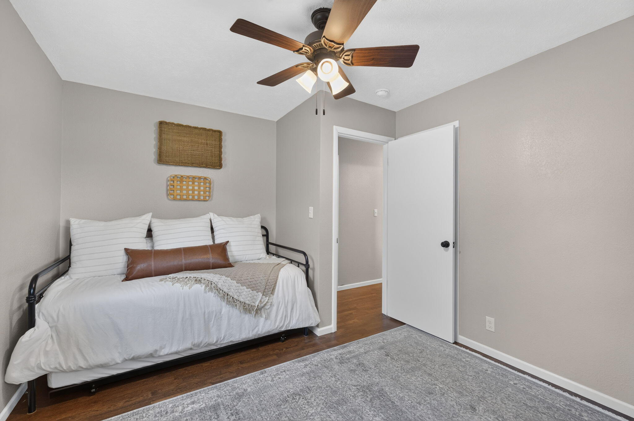 1112 East Mcclernon Street Property Photo 18