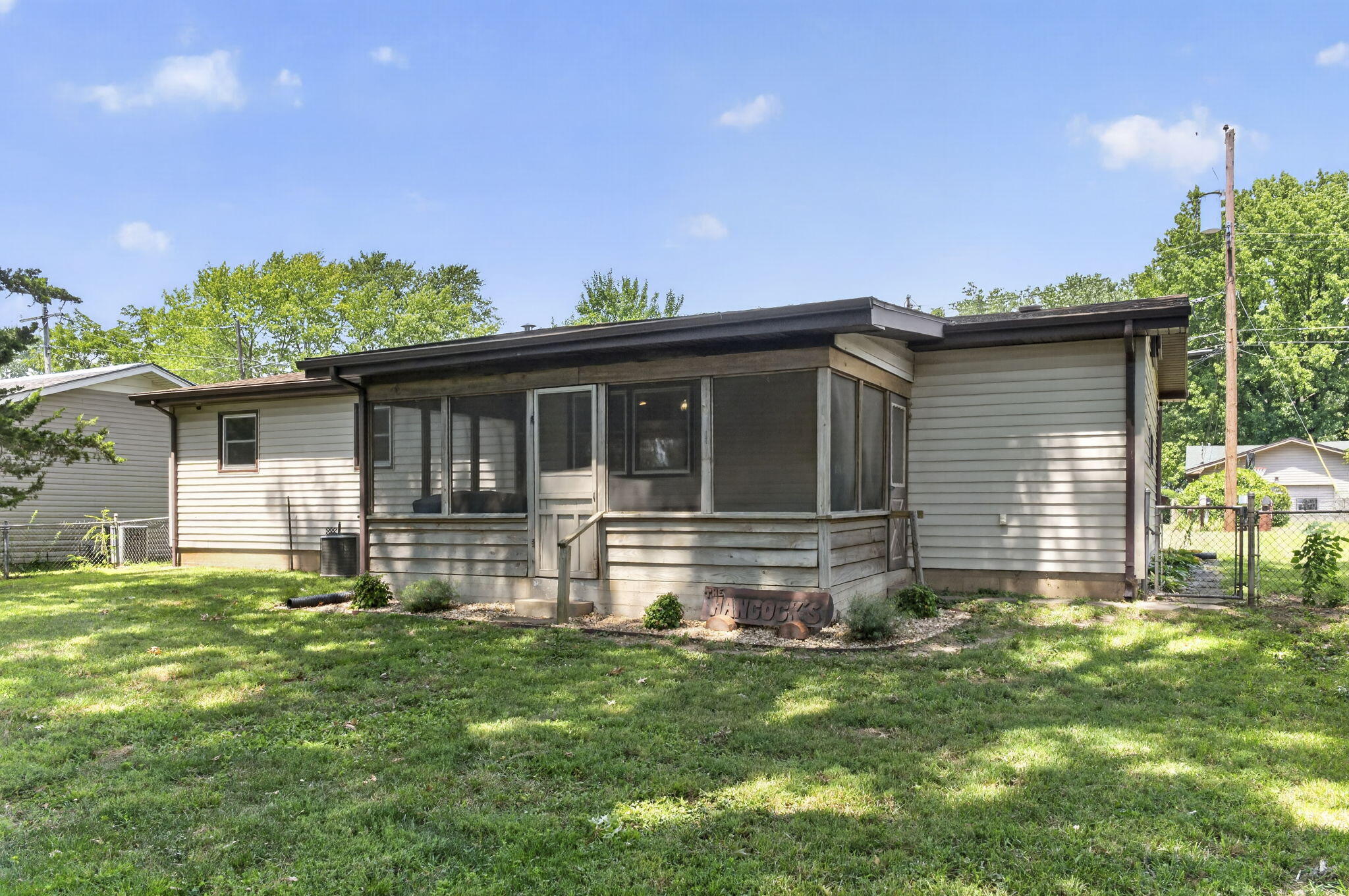 1112 East Mcclernon Street Property Photo 23