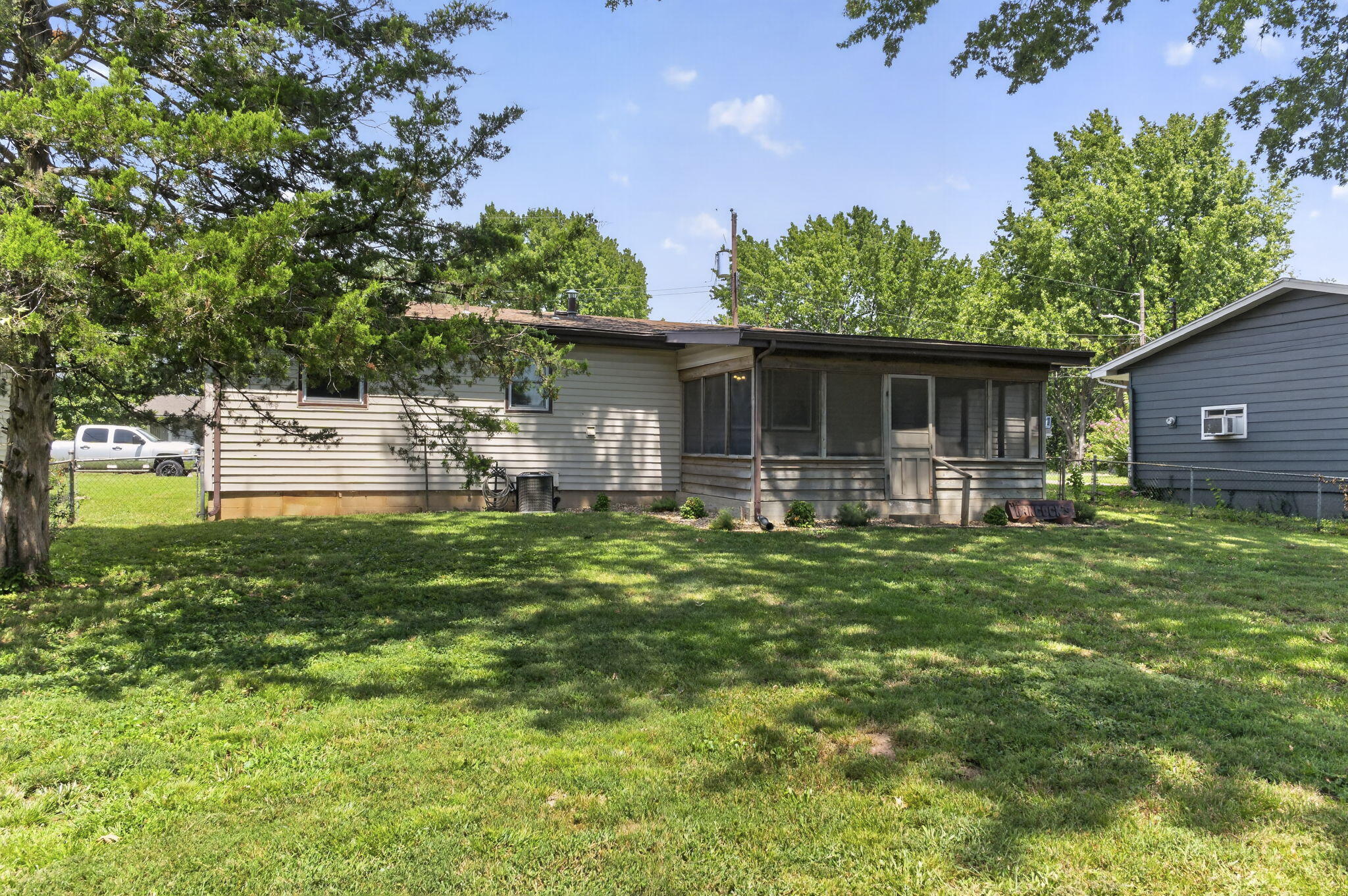 1112 East Mcclernon Street Property Photo 25