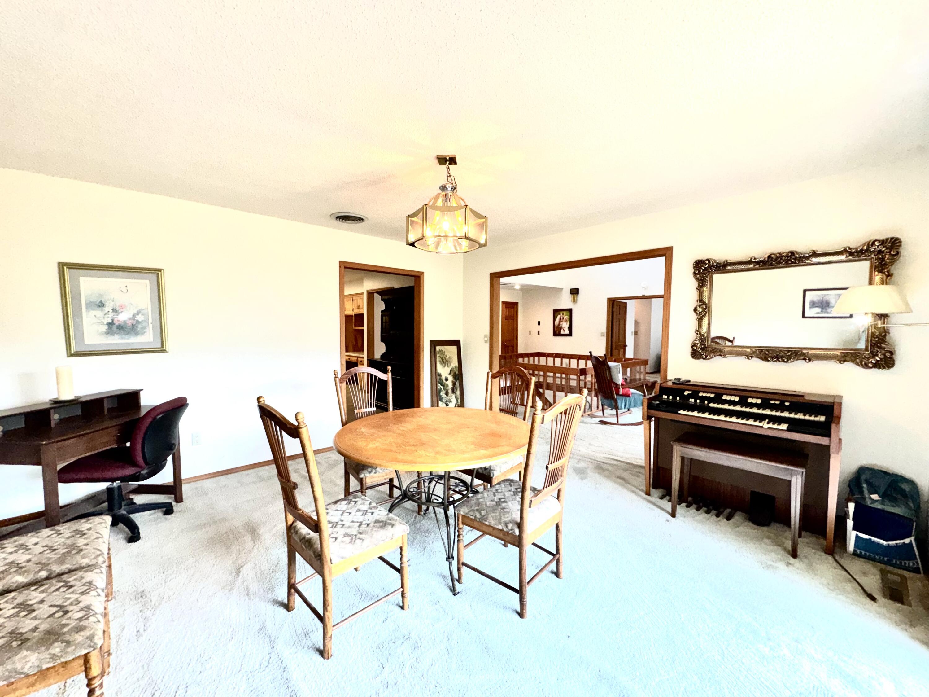 213 Wells Street Property Photo 8