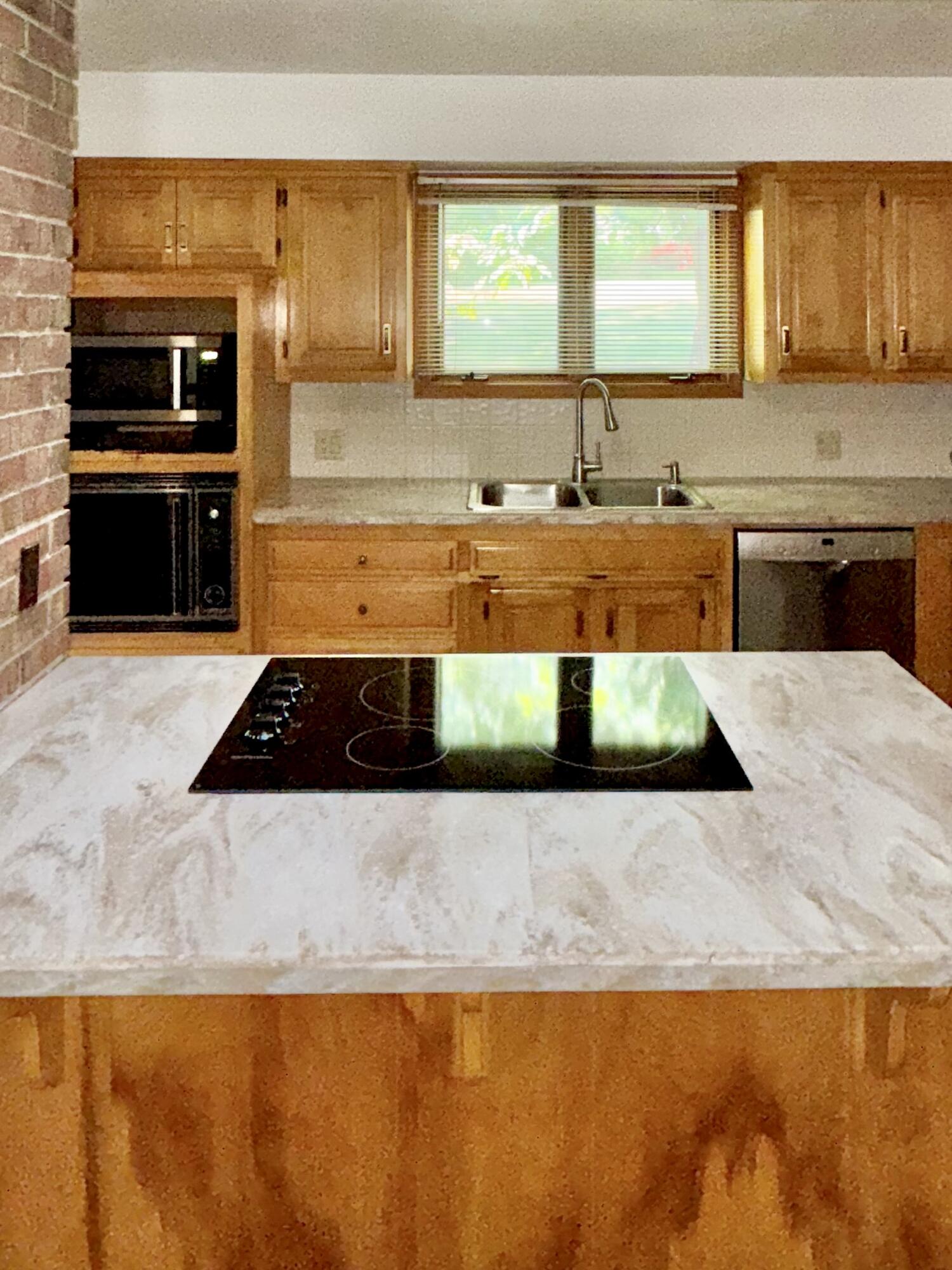 213 Wells Street Property Photo 11