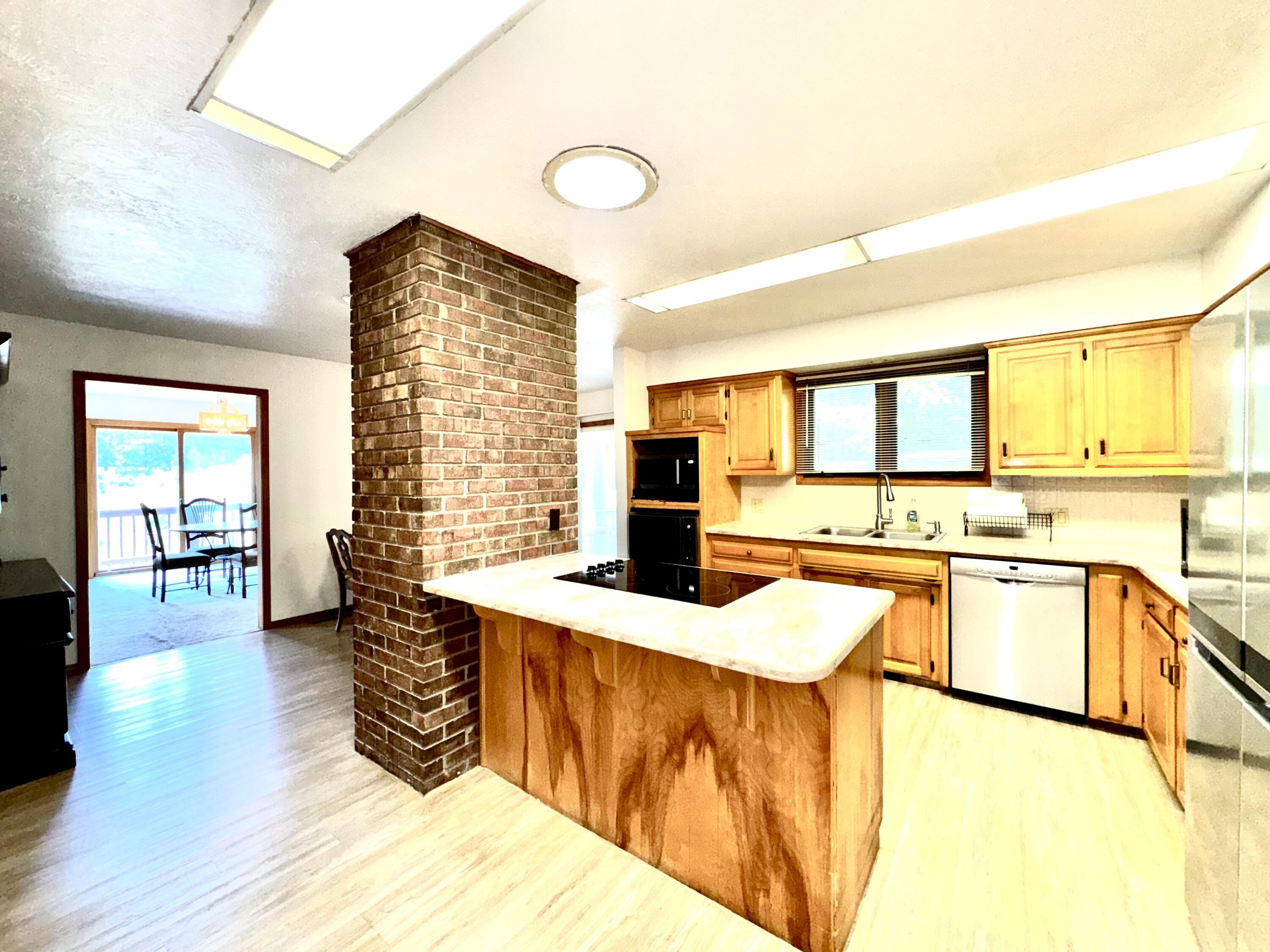 213 Wells Street Property Photo 13