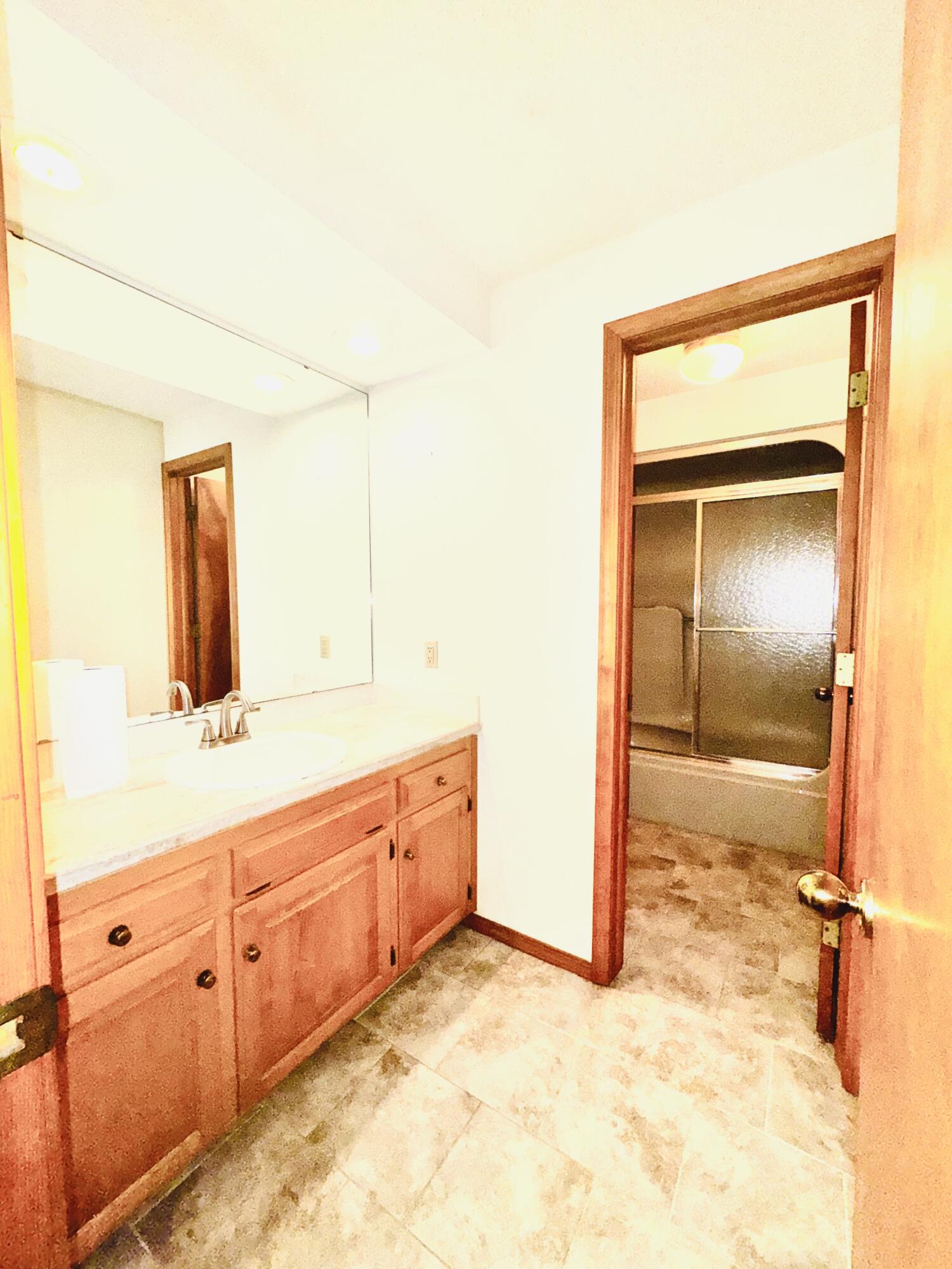 213 Wells Street Property Photo 35