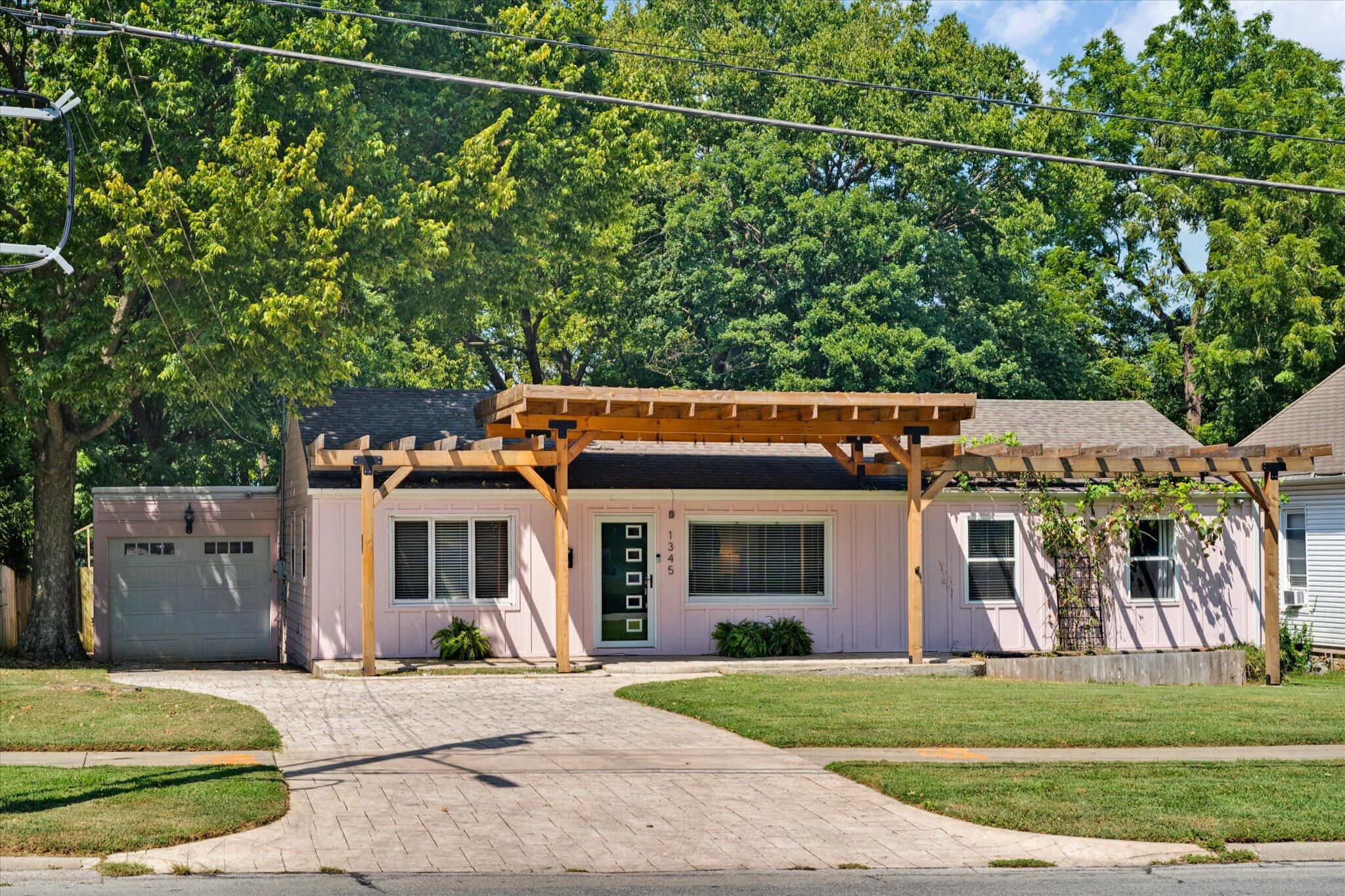 1345 East Walnut Street Property Photo 2