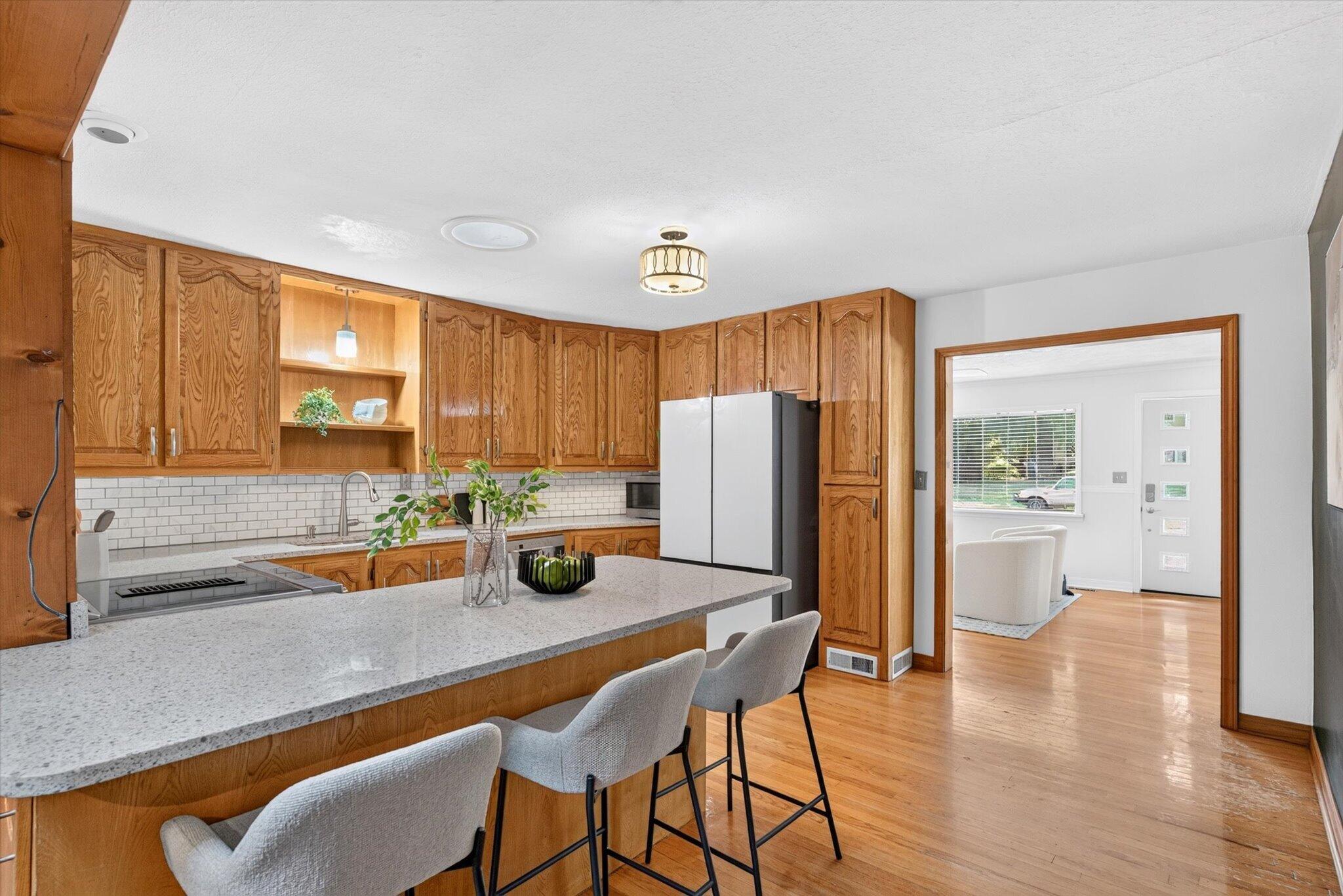 1345 East Walnut Street Property Photo 11