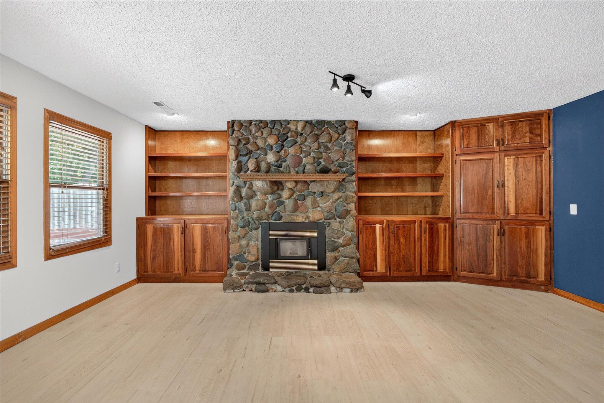 1345 East Walnut Street Property Photo 27
