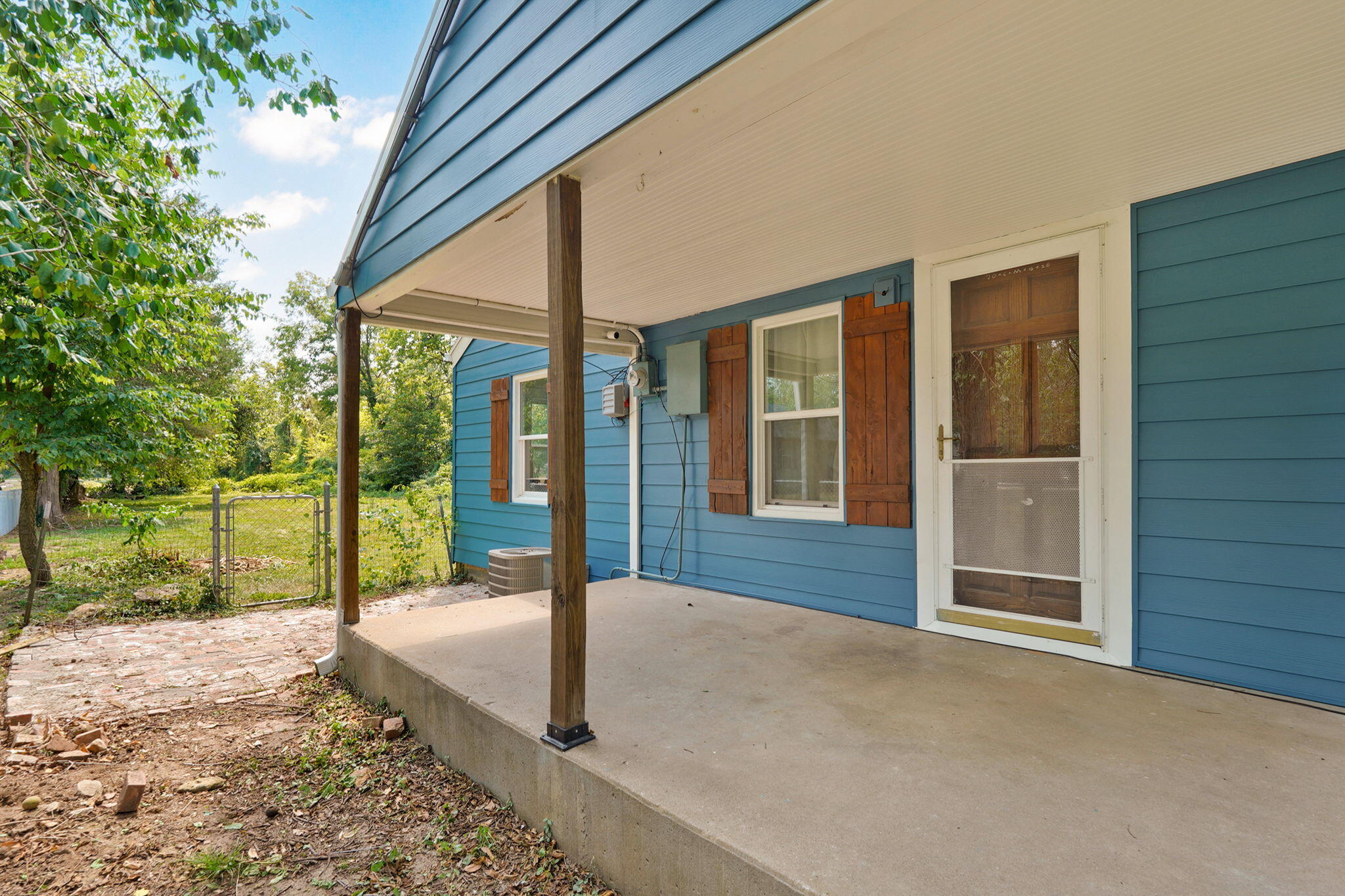 2620 West Chestnut Street Property Photo 4