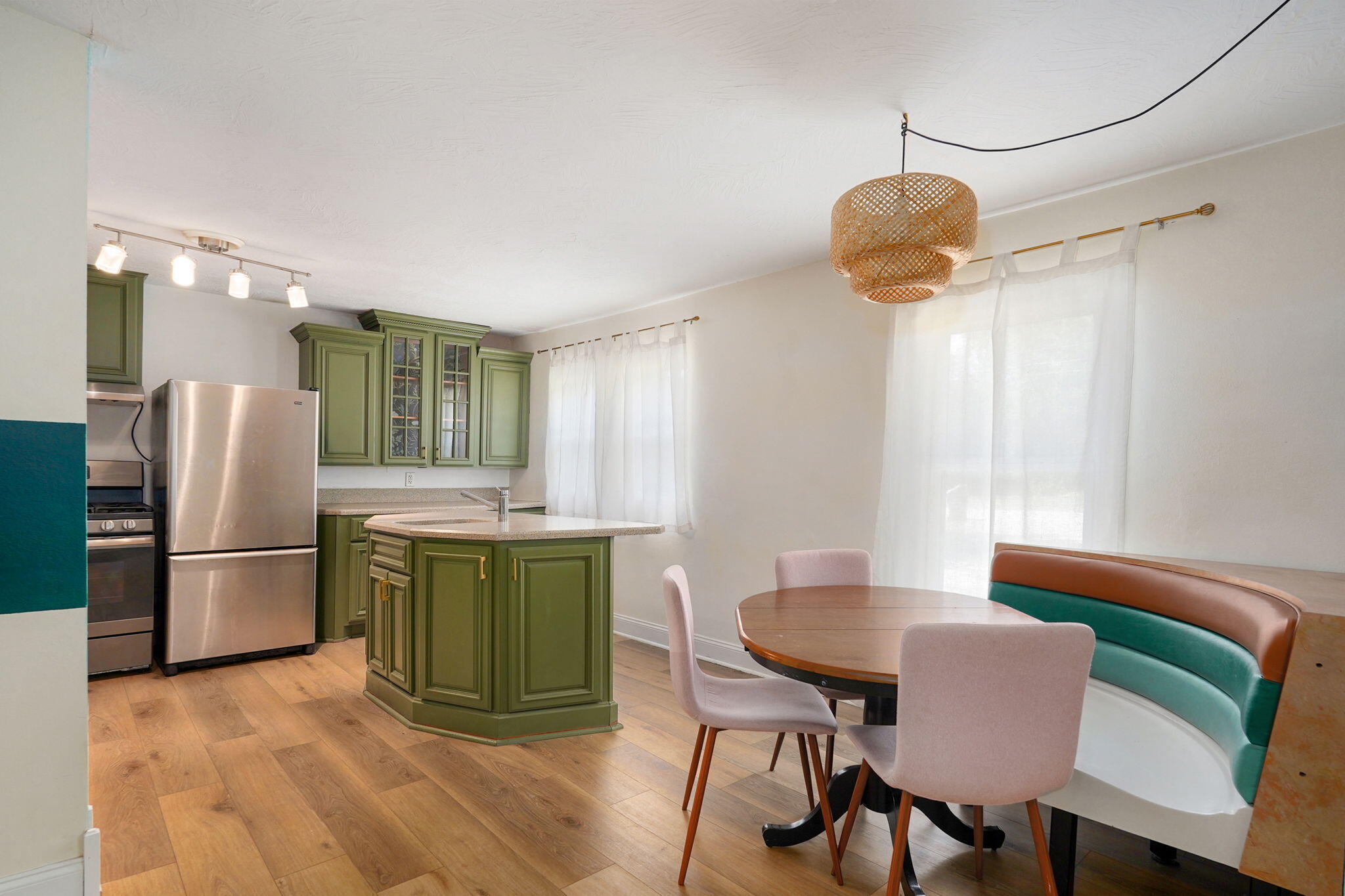 2620 West Chestnut Street Property Photo 8