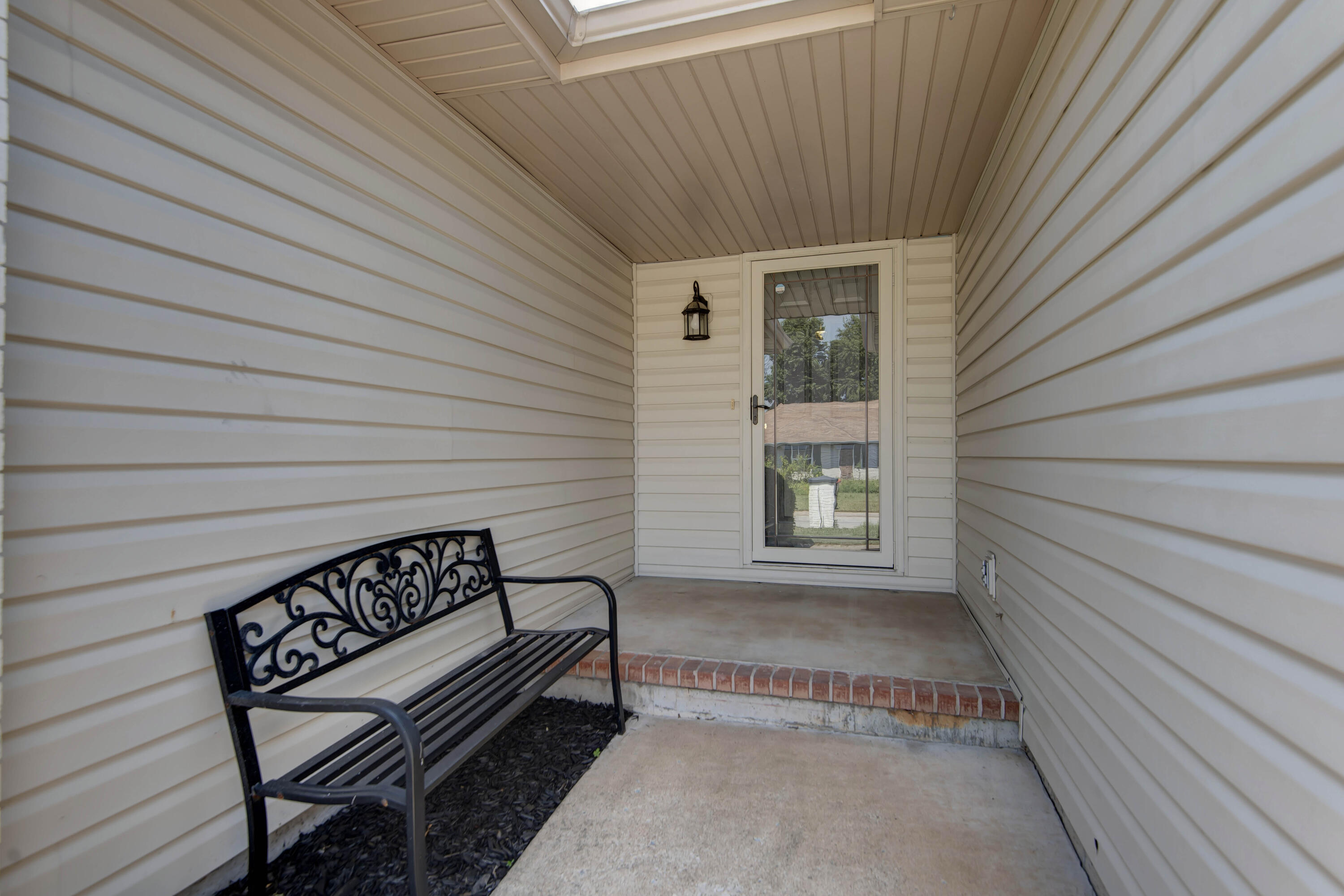 212 East Robin Road Property Photo 2