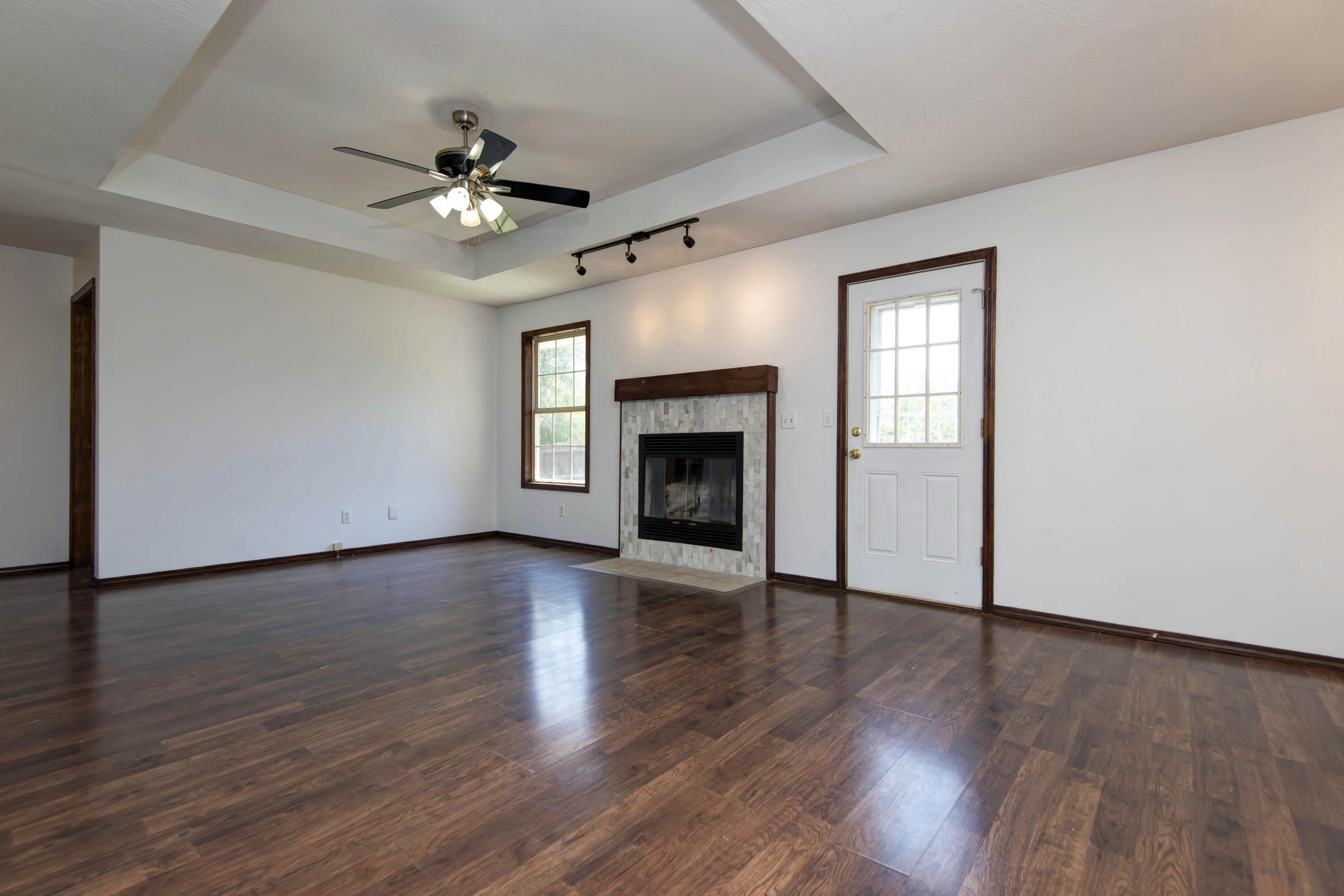 212 East Robin Road Property Photo 4