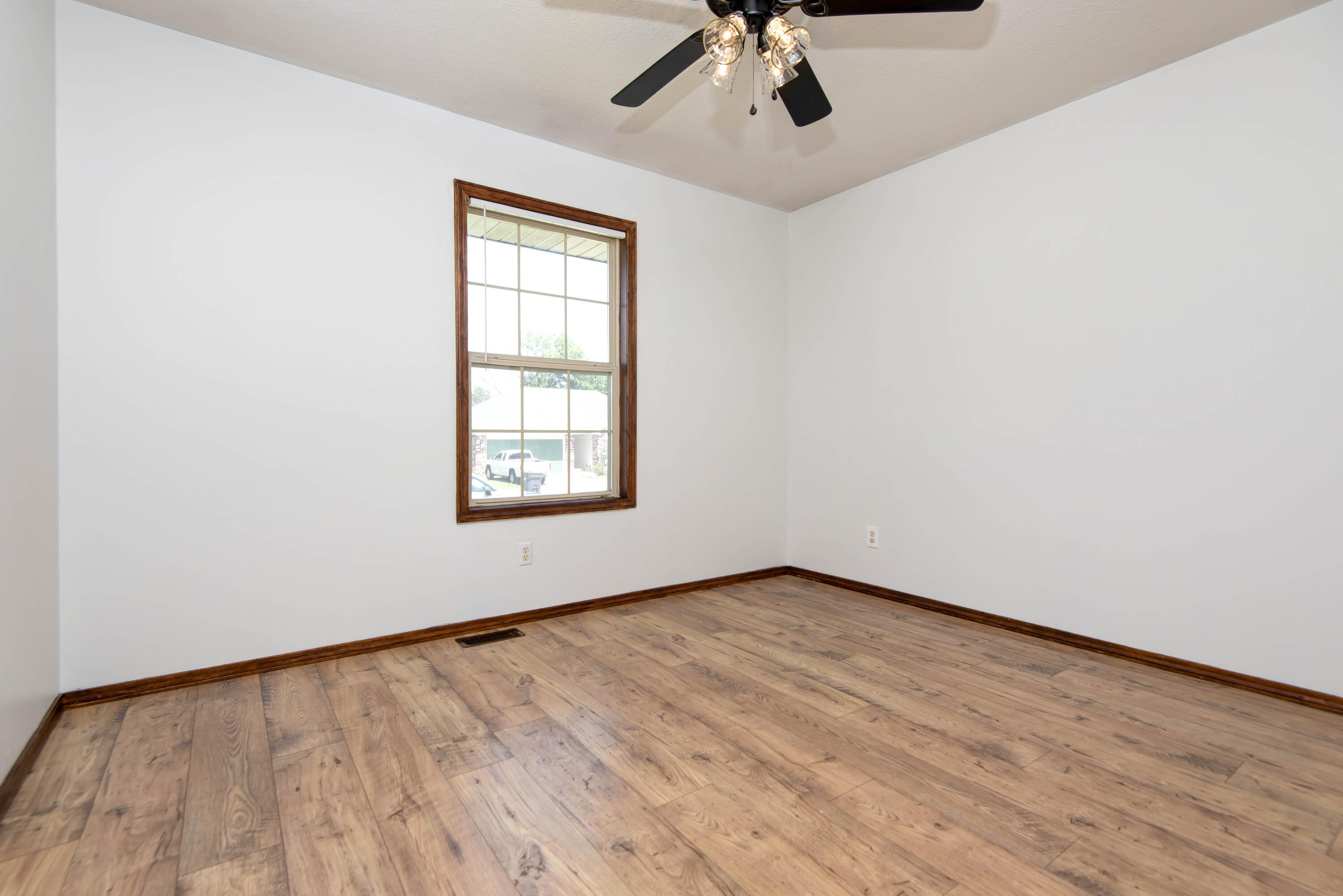 212 East Robin Road Property Photo 20