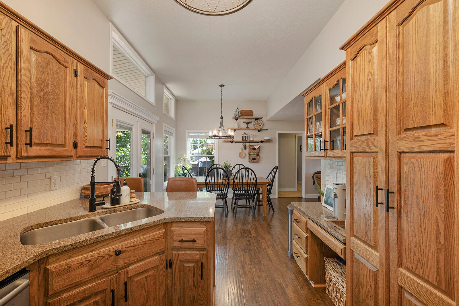 2103 West Sexton Drive Property Photo 8