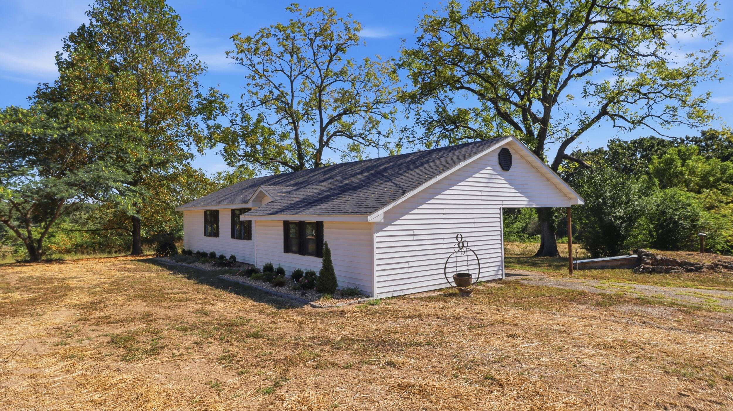 8574 County Road 6890 Property Photo 3