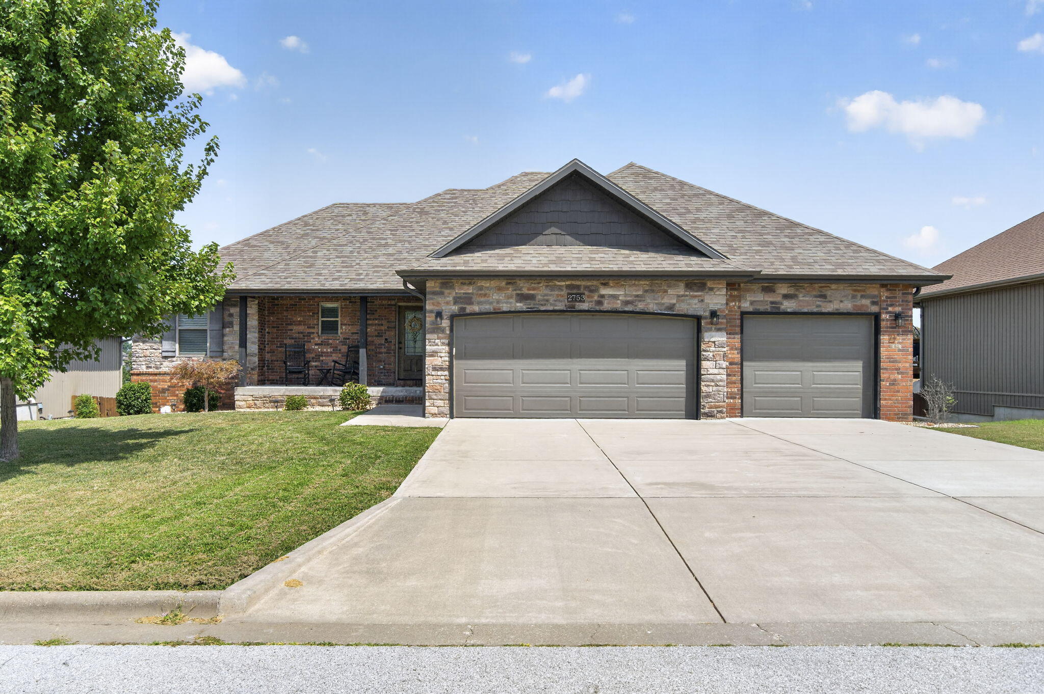 2753 West Fishhook Avenue Property Photo 1