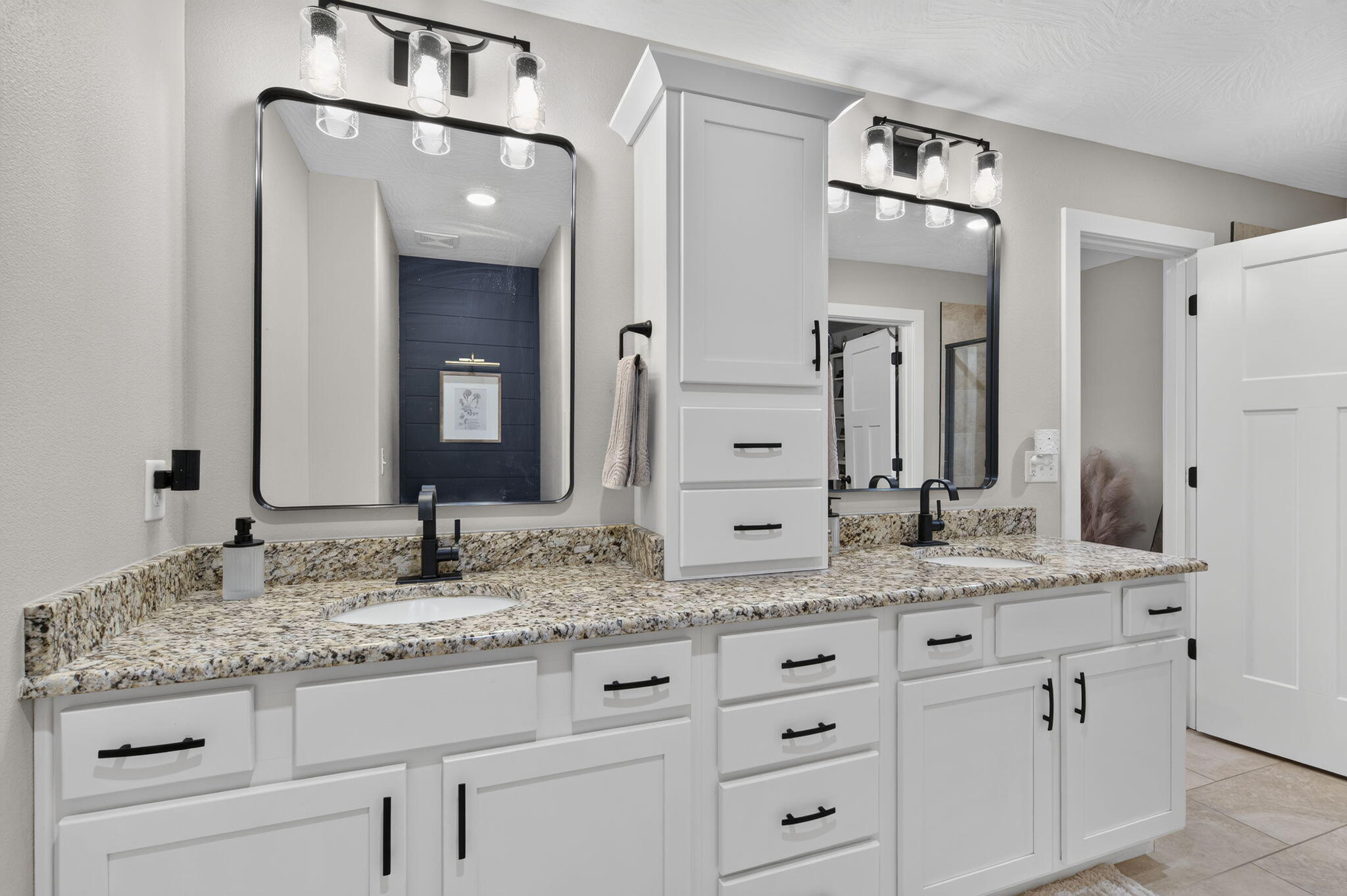 2753 West Fishhook Avenue Property Photo 14
