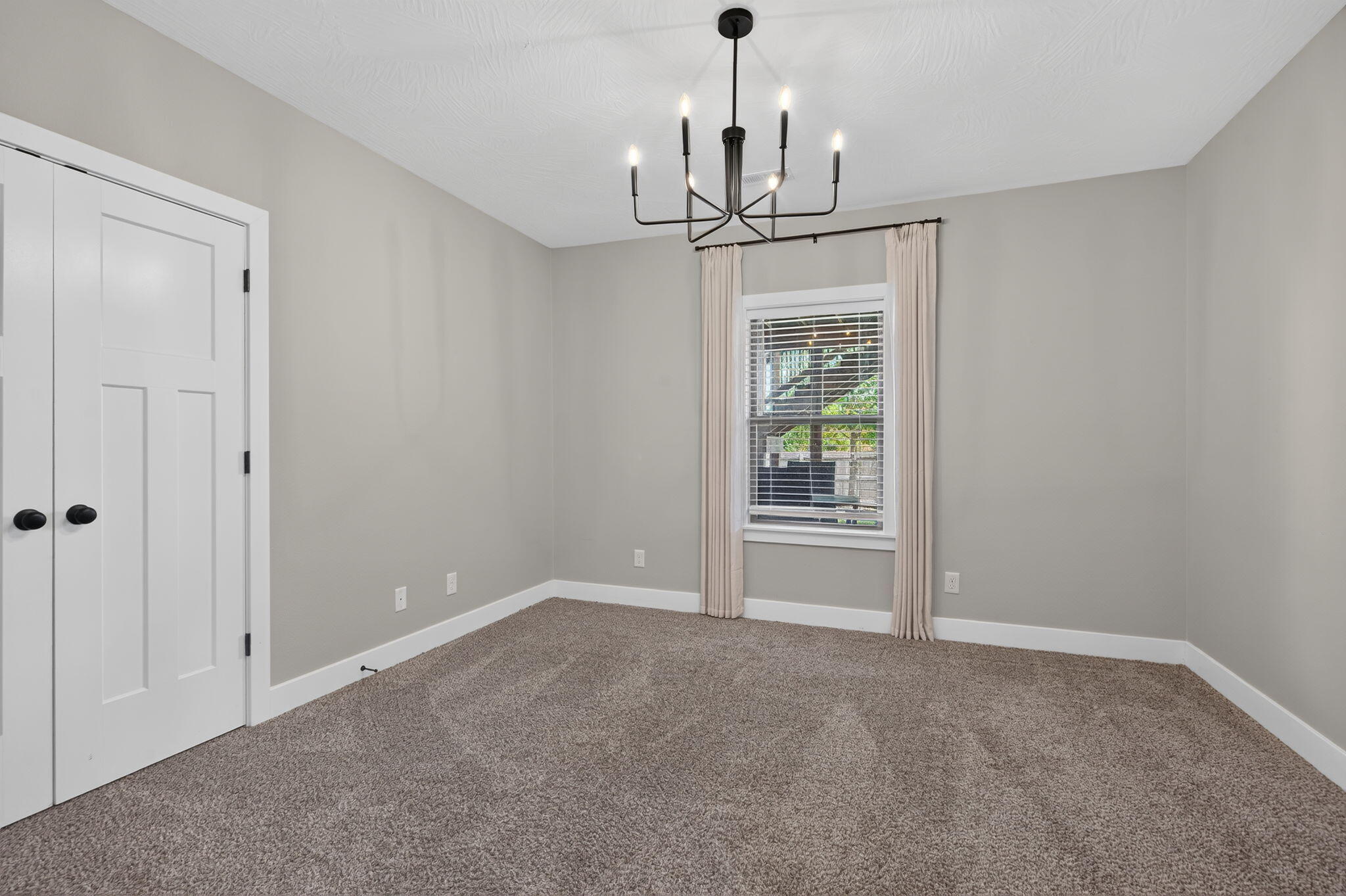 2753 West Fishhook Avenue Property Photo 19
