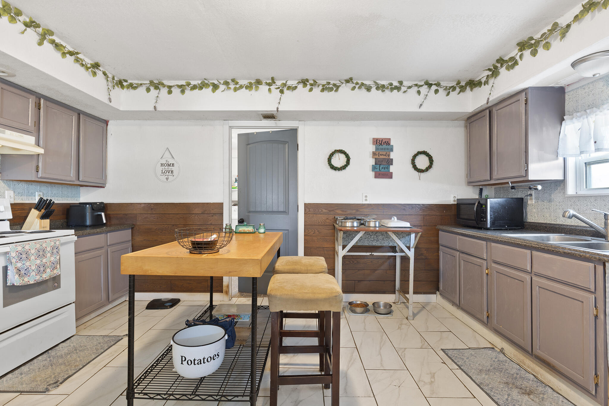 122 South First Street Property Photo 5
