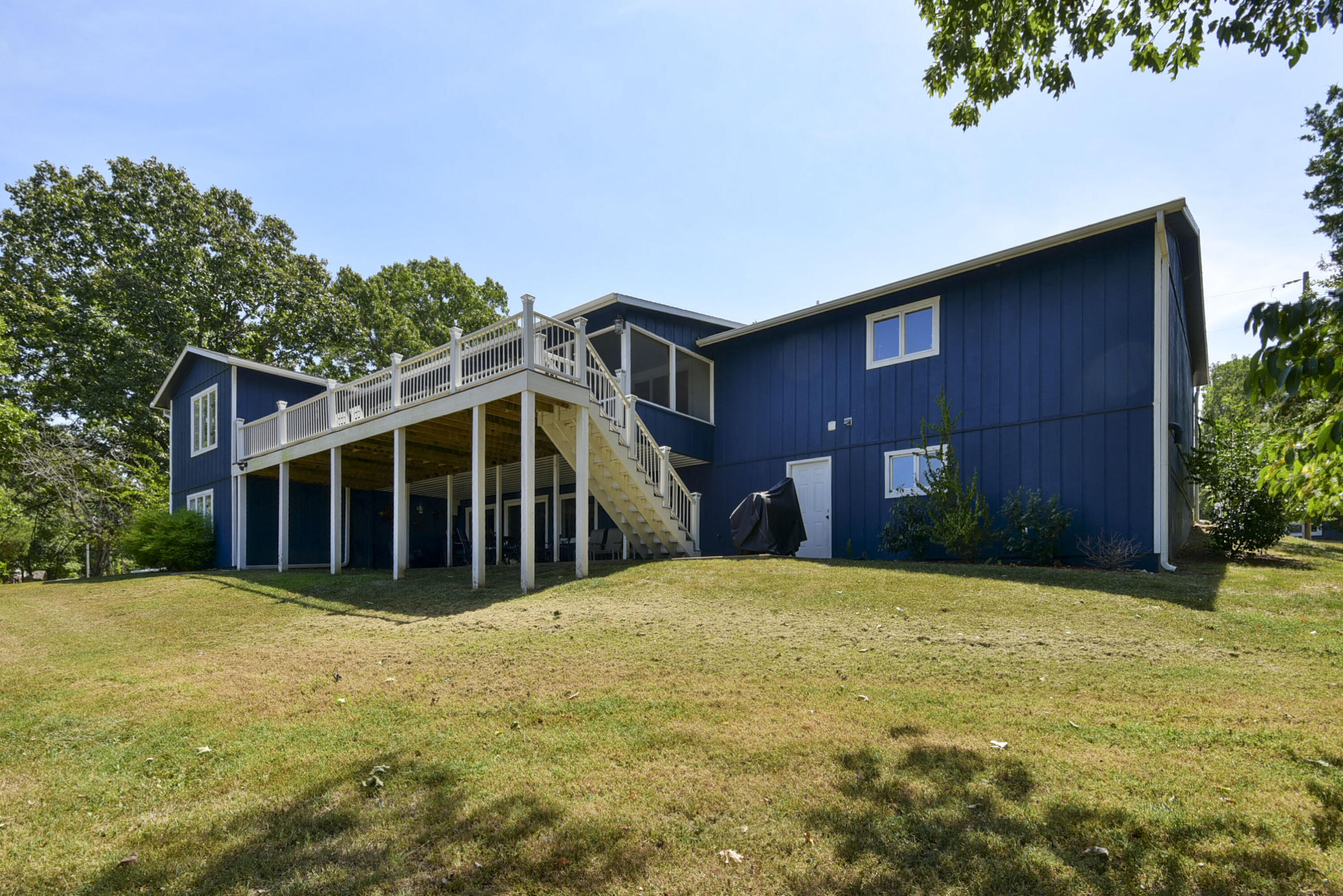 27478 Gilford Terrace Property Photo 8