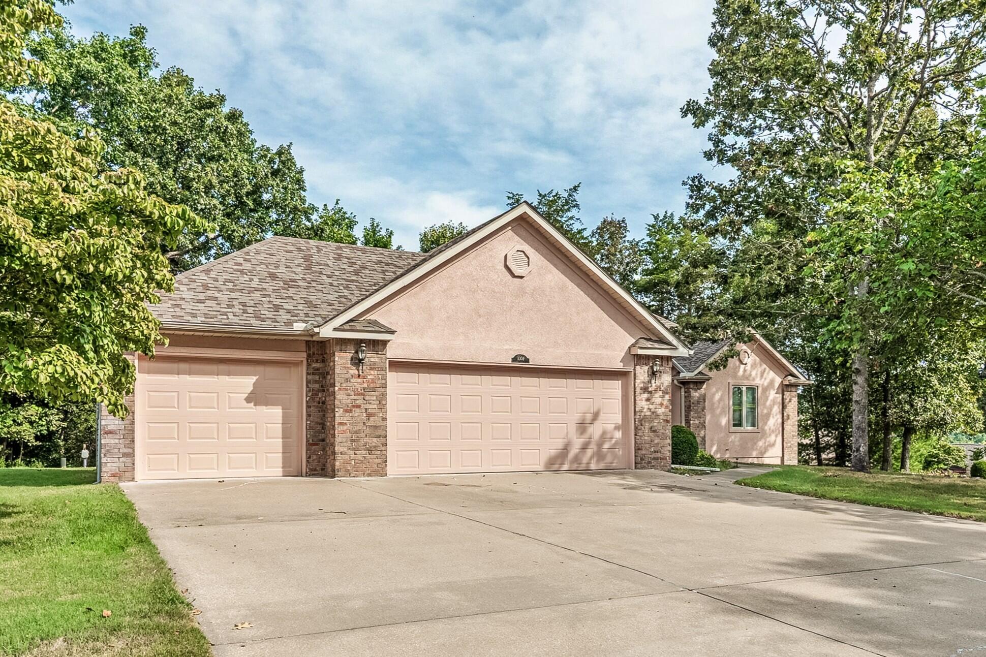 1006 Silvercrest Place Property Photo 2