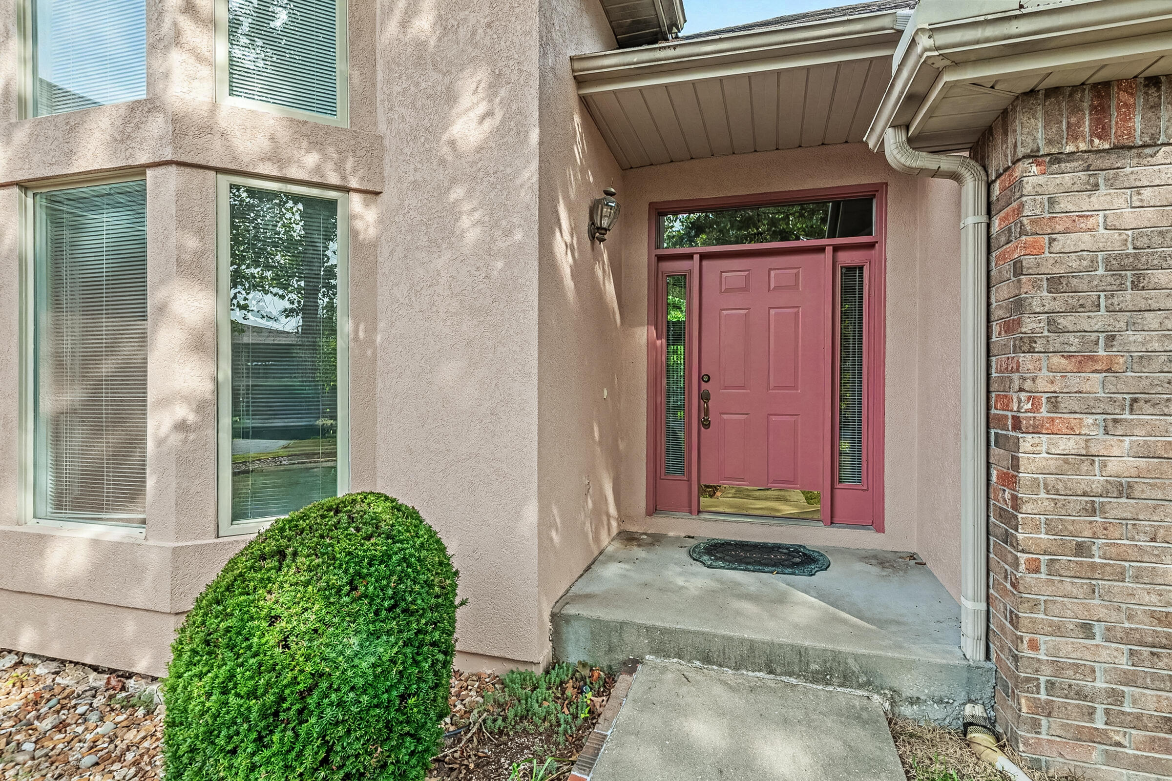 1006 Silvercrest Place Property Photo 3