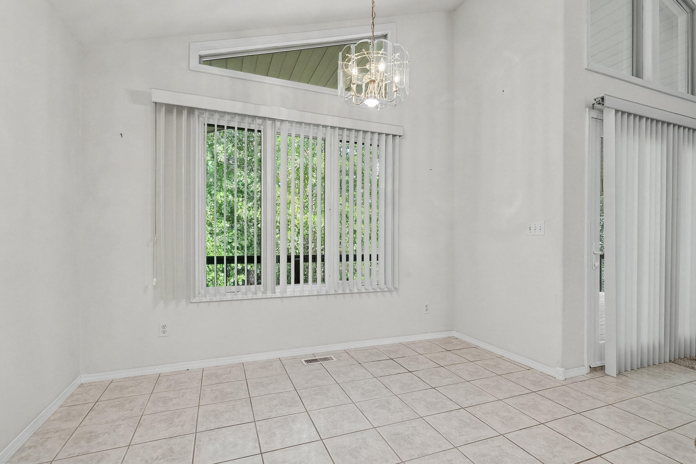 1006 Silvercrest Place Property Photo 8