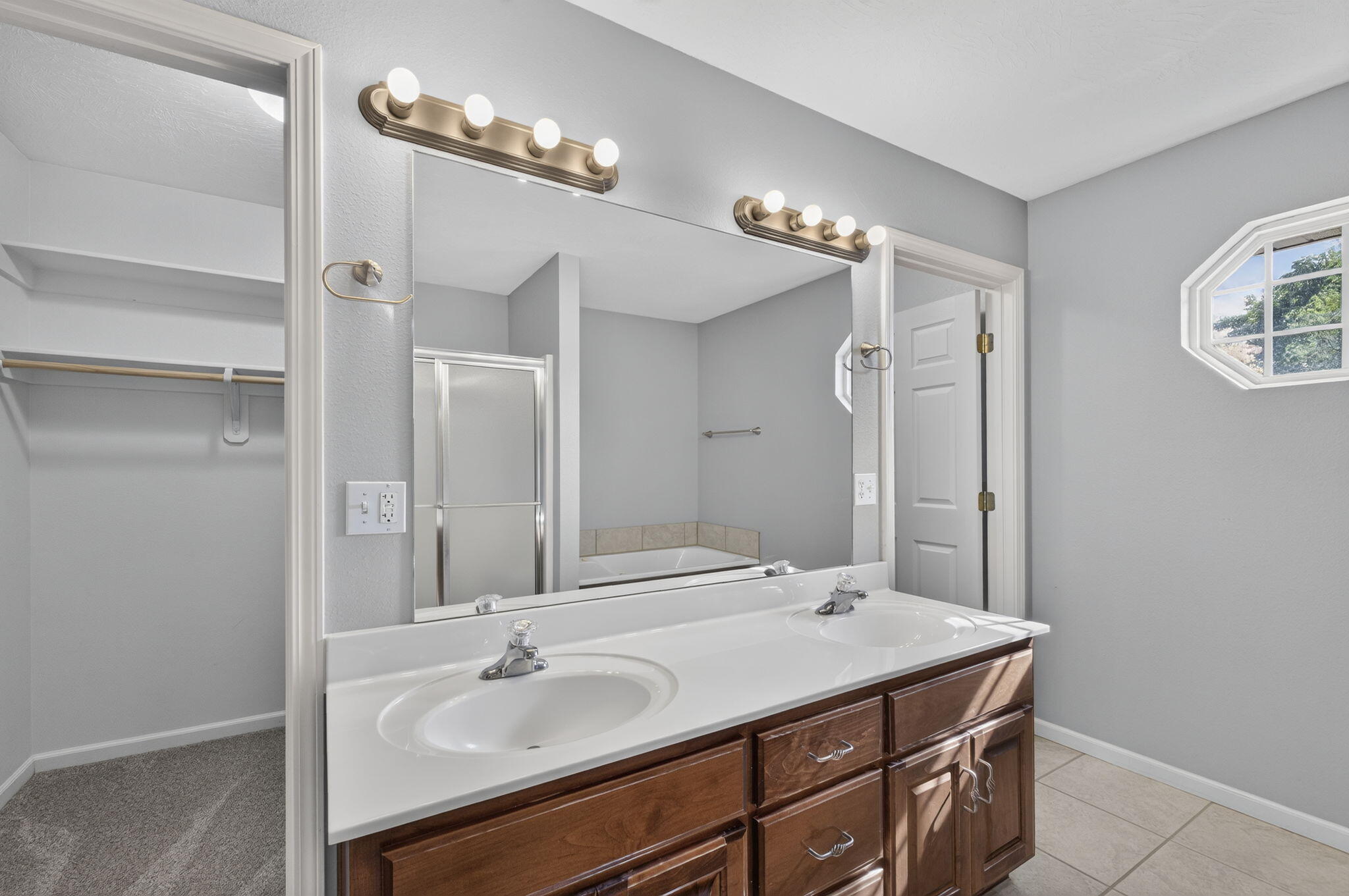 5060 South Grasshill Court Property Photo 17