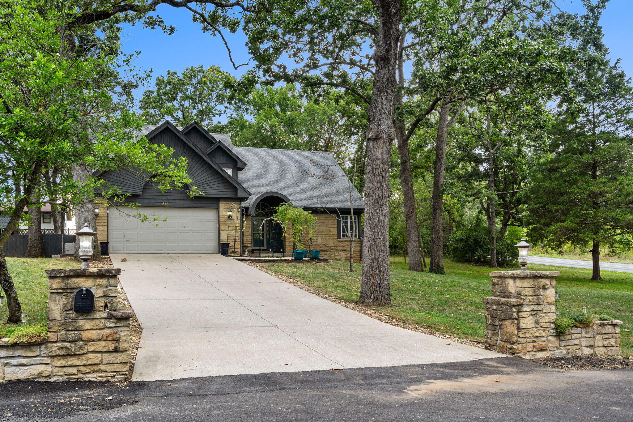 218 River Bluff Drive Property Photo 7