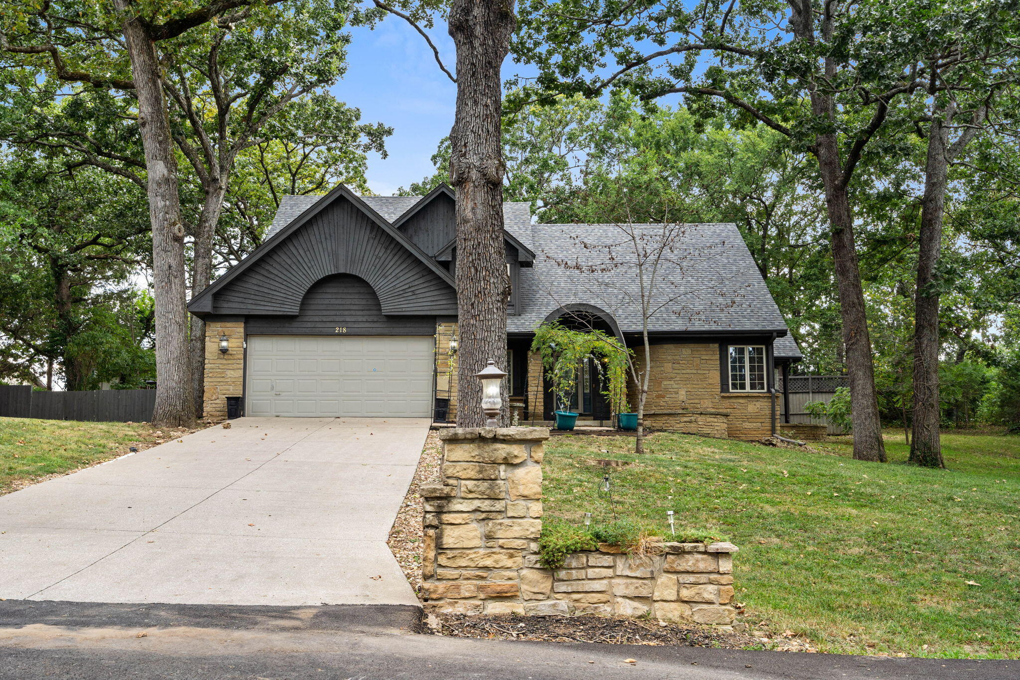 218 River Bluff Drive Property Photo 8